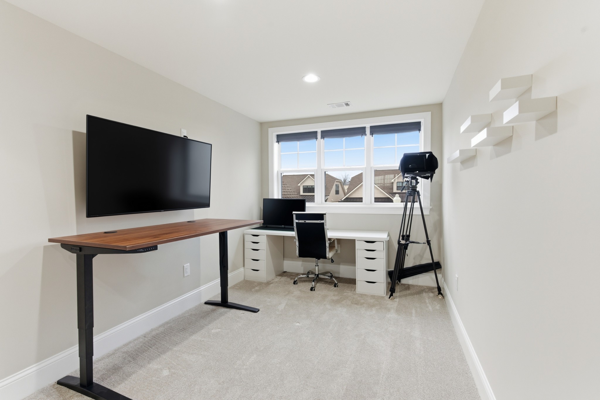 1024 Club View Drive Unit: B301
