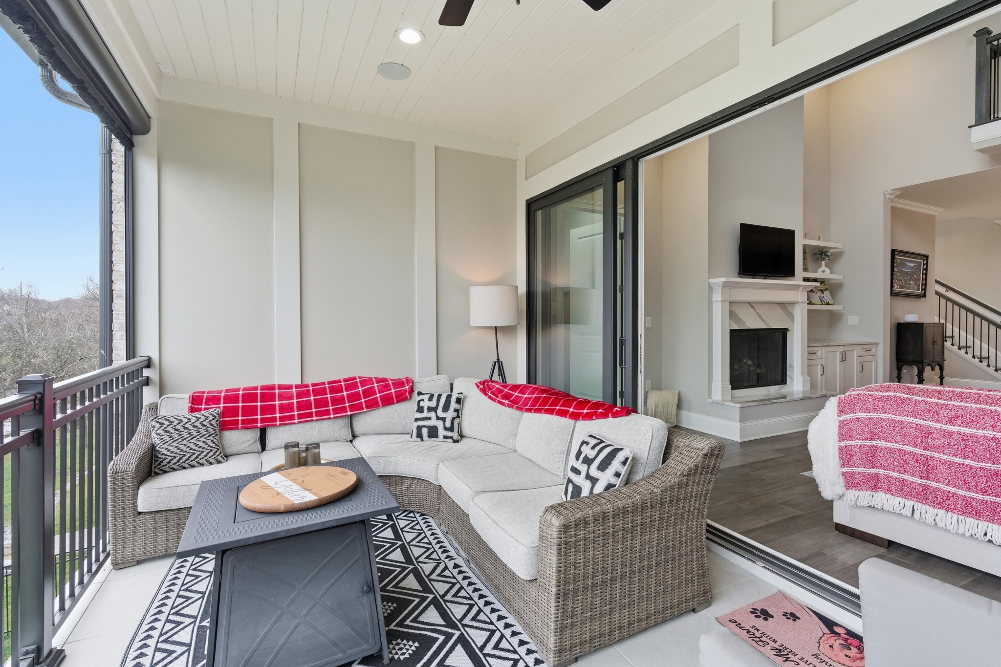 1024 Club View Drive Unit: B301