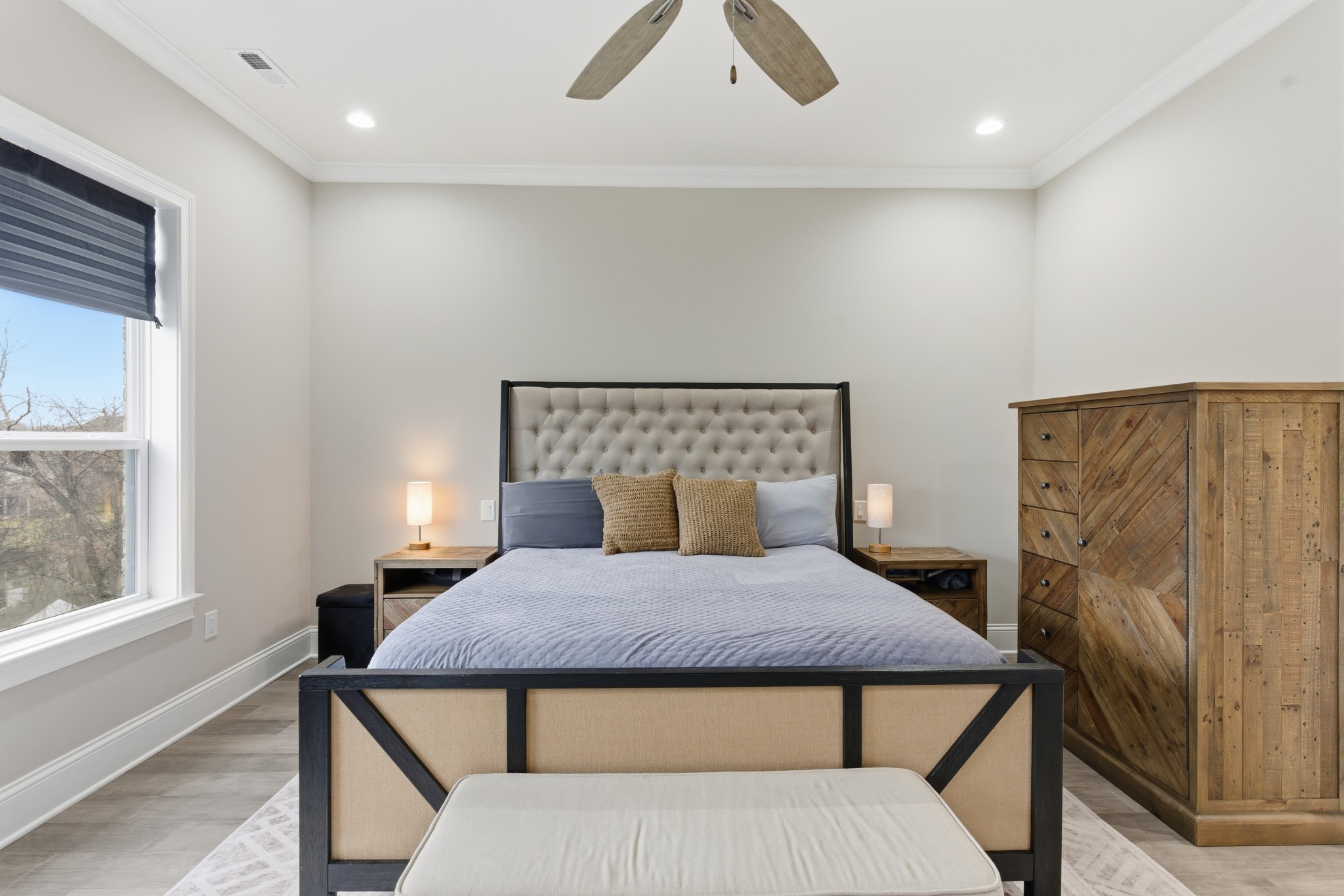 1024 Club View Drive Unit: B301