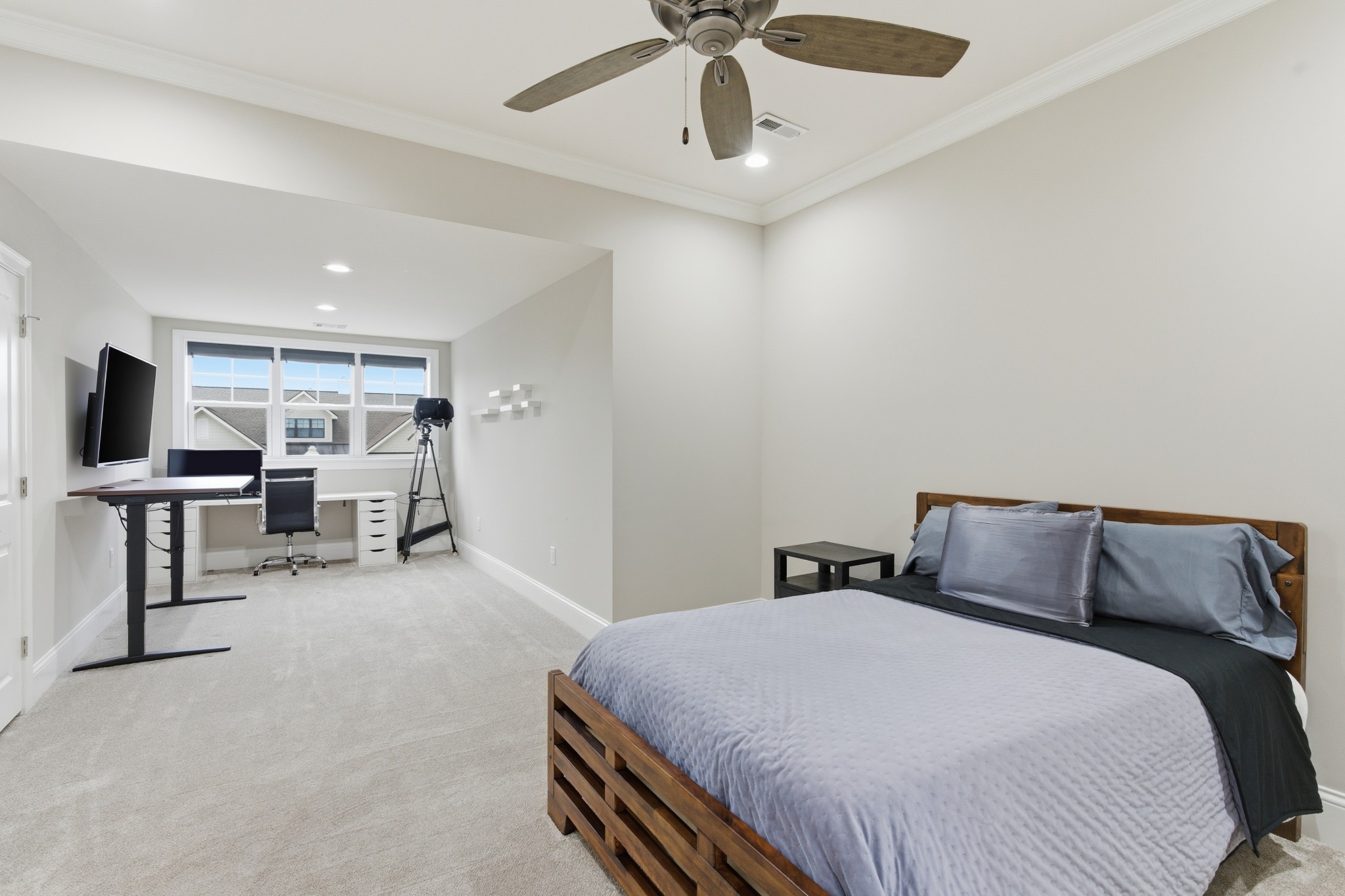 1024 Club View Drive Unit: B301