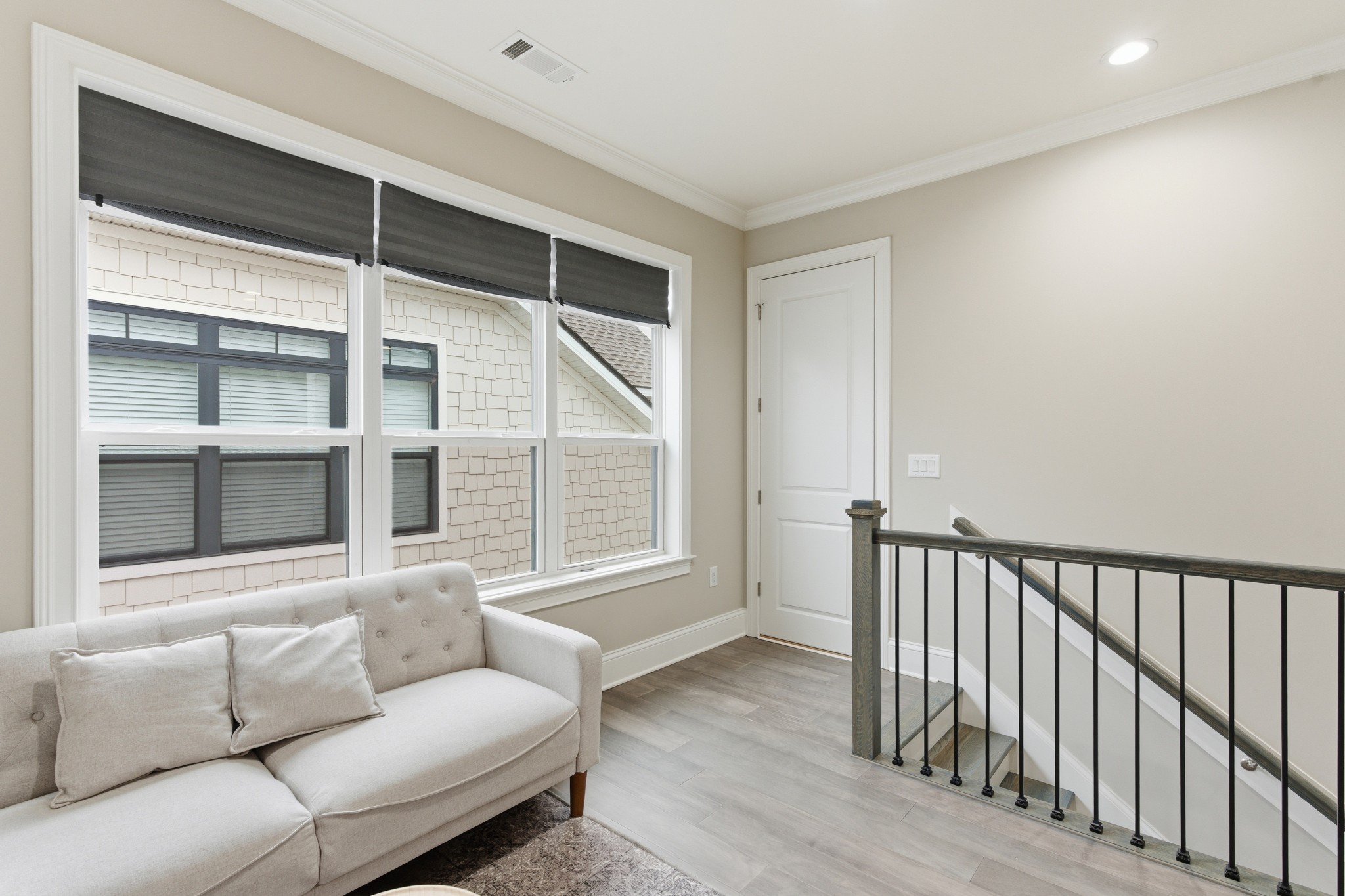 1024 Club View Drive Unit: B301