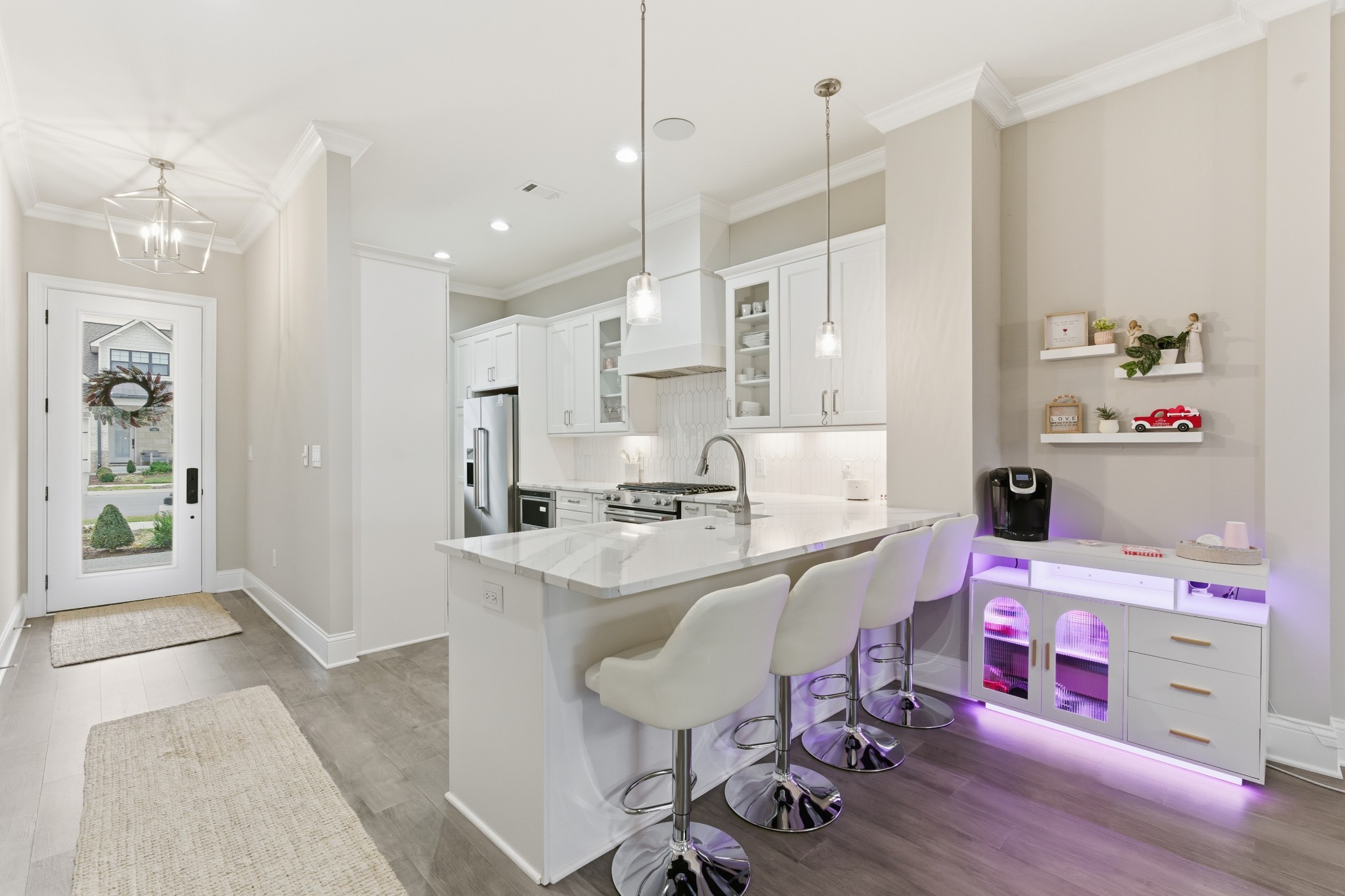 1024 Club View Drive Unit: B301