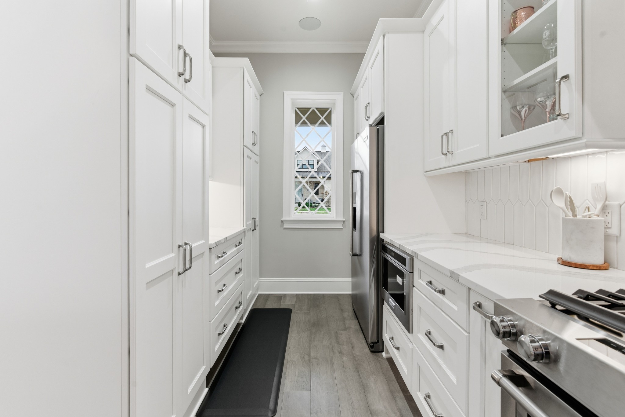 1024 Club View Drive Unit: B301