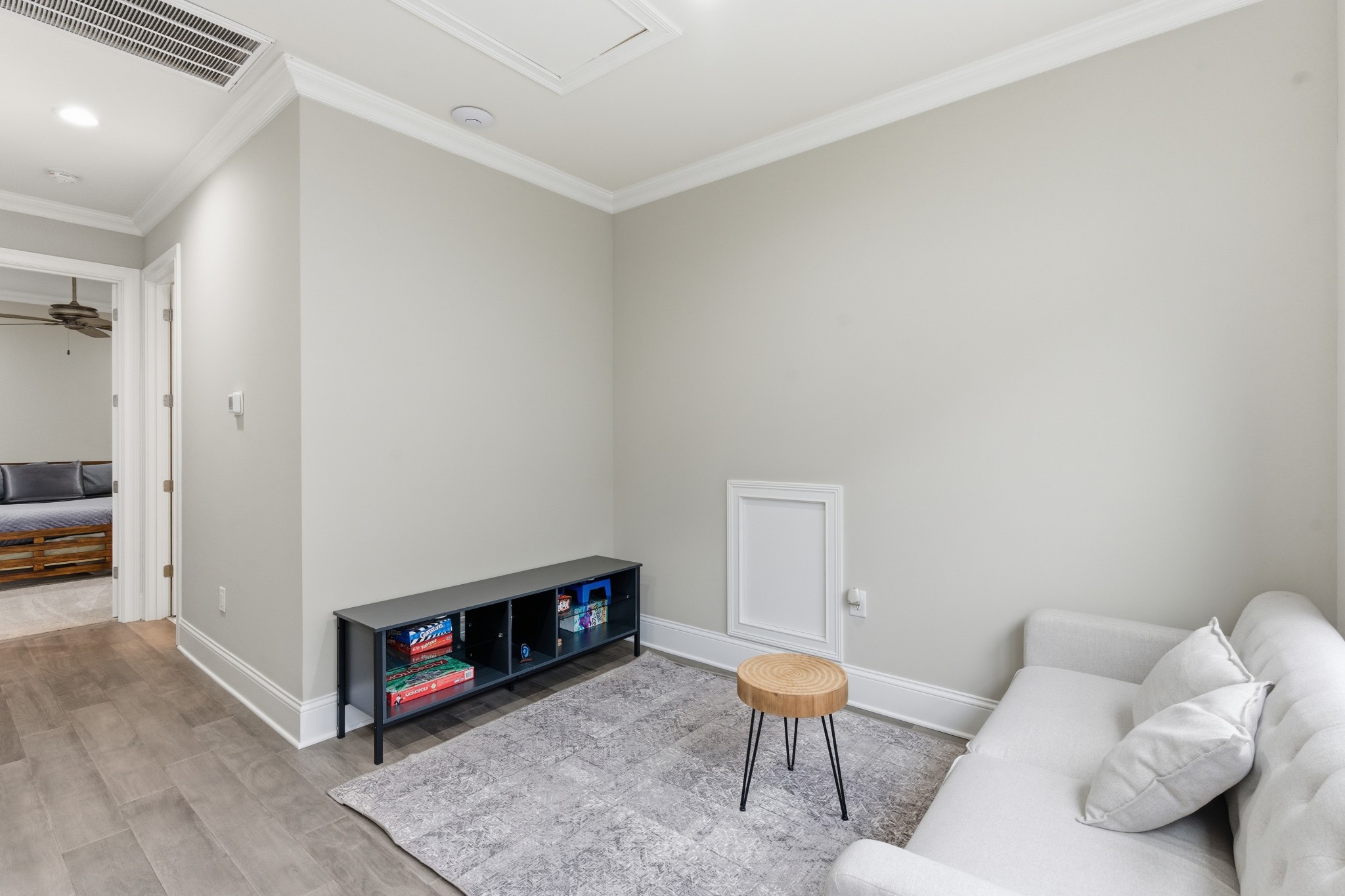 1024 Club View Drive Unit: B301