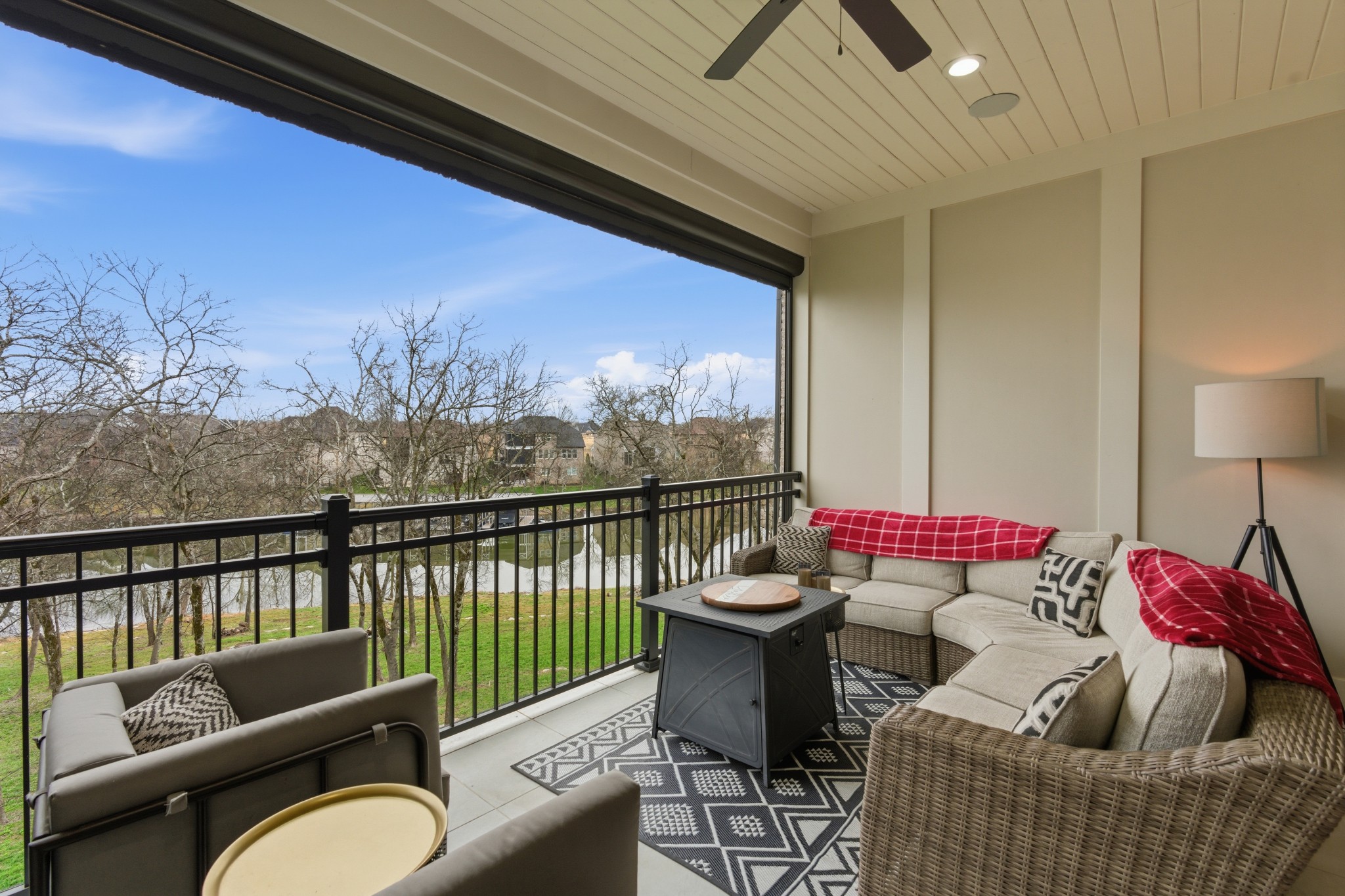 1024 Club View Drive Unit: B301