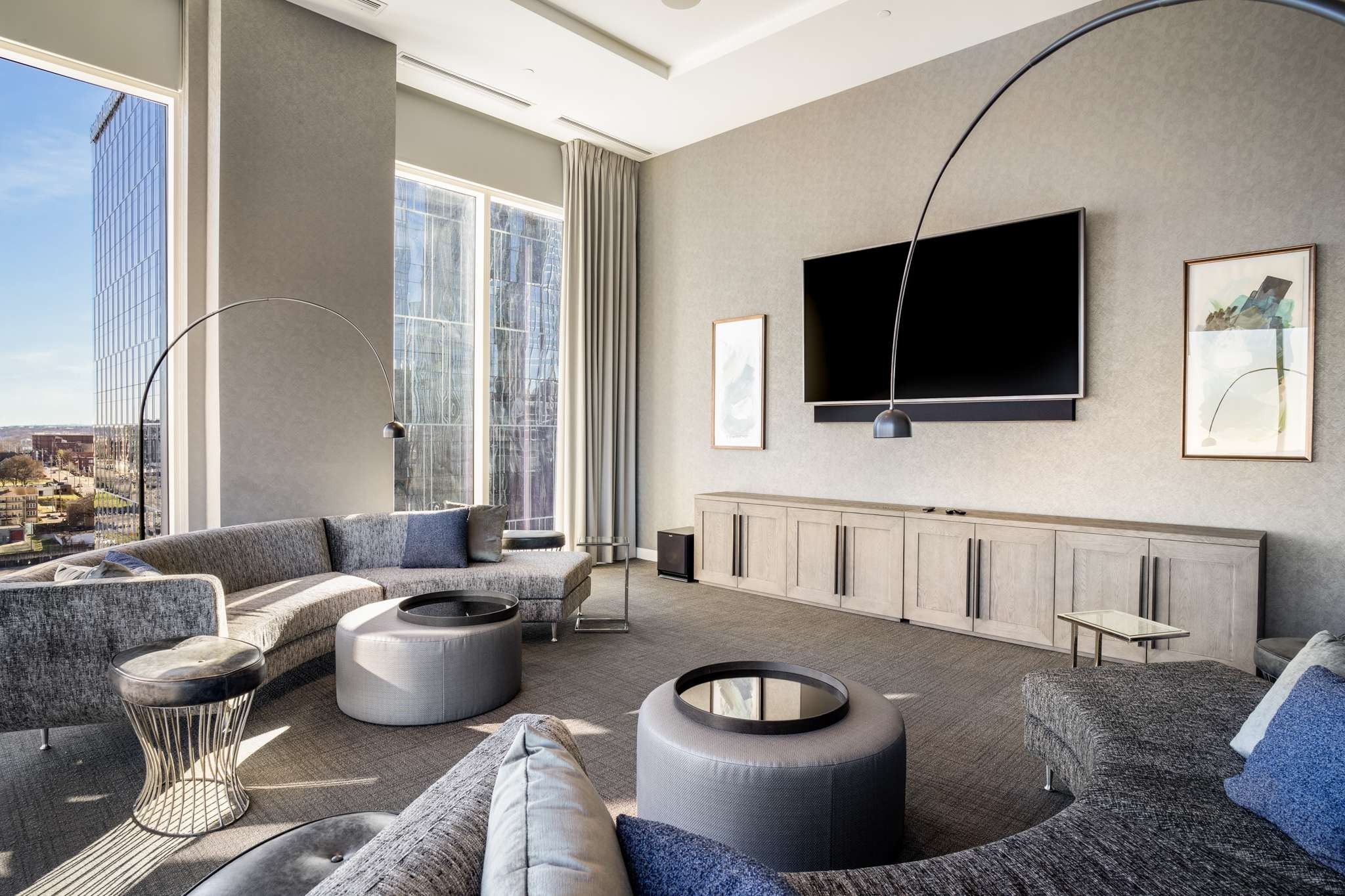 160 2nd Ave, S Unit: 1904