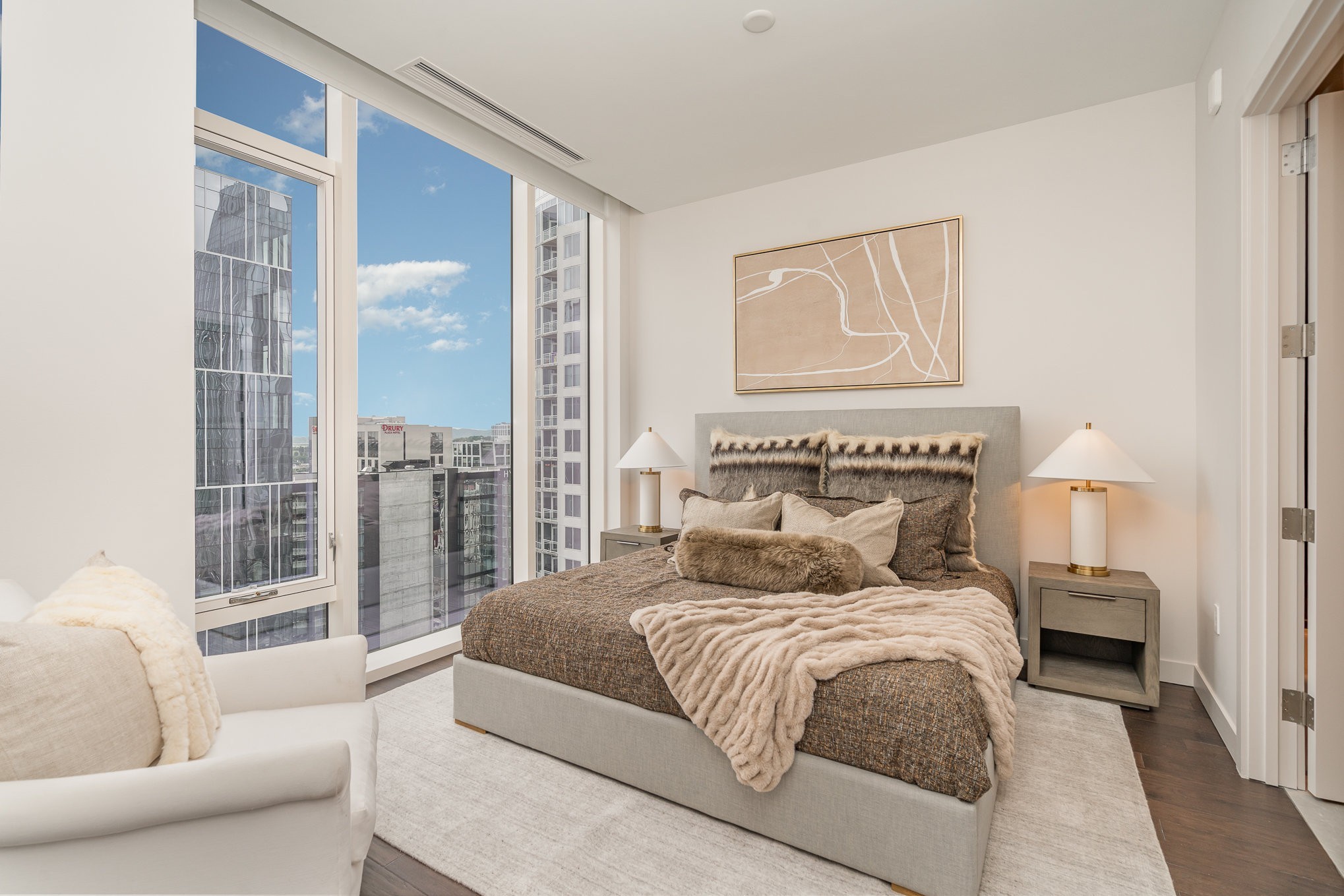 160 2nd Ave, S Unit: 1904