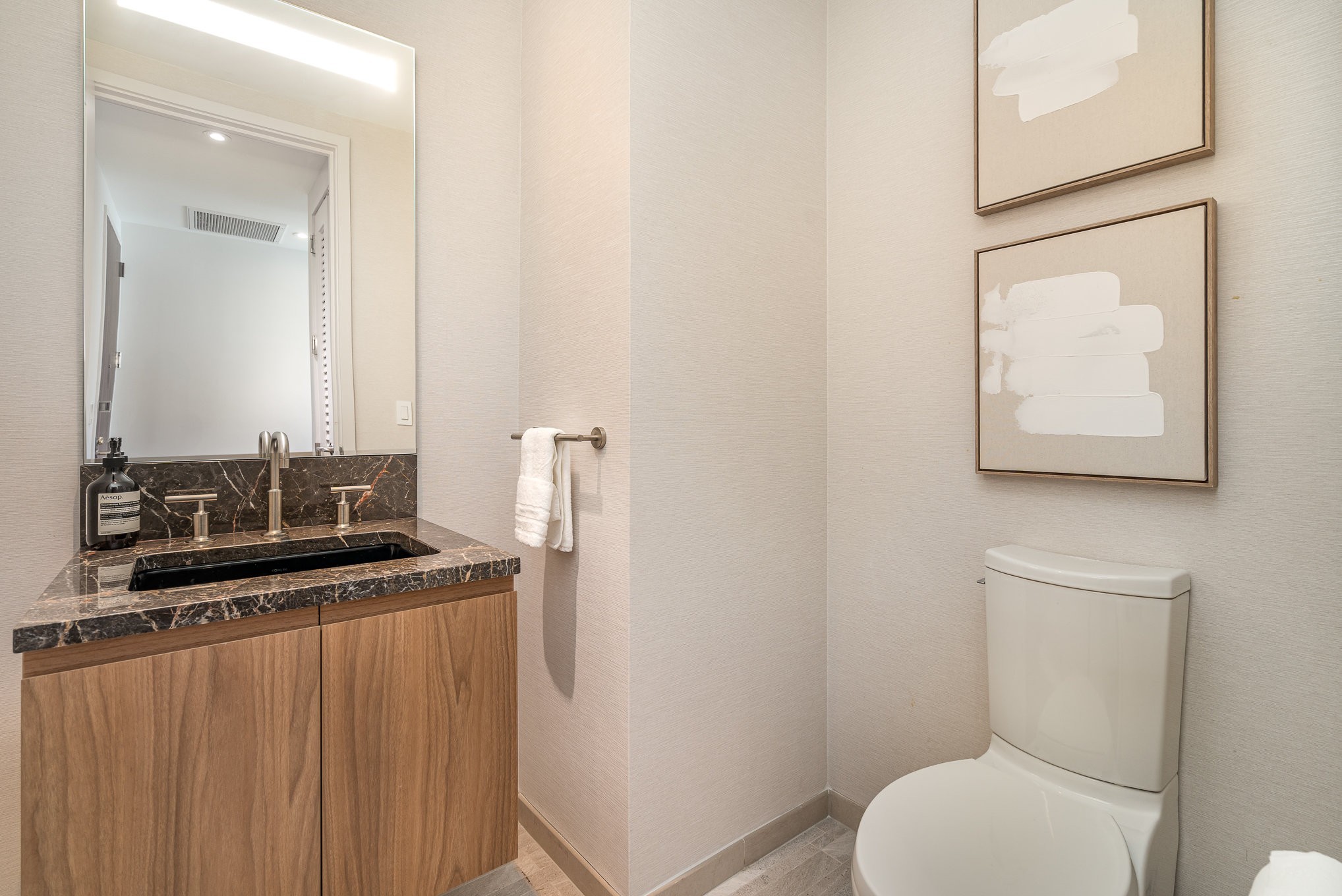 160 2nd Ave, S Unit: 1904