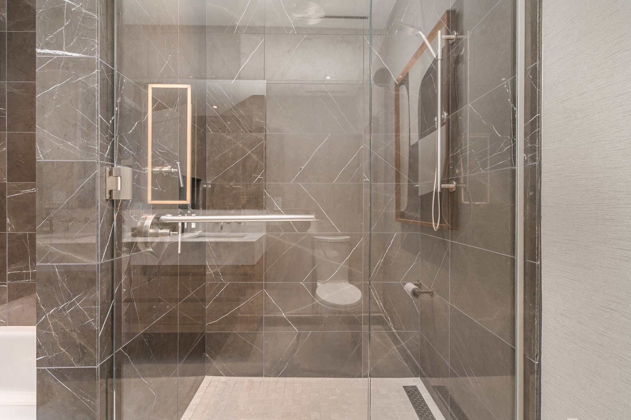 160 2nd Ave, S Unit: 1904