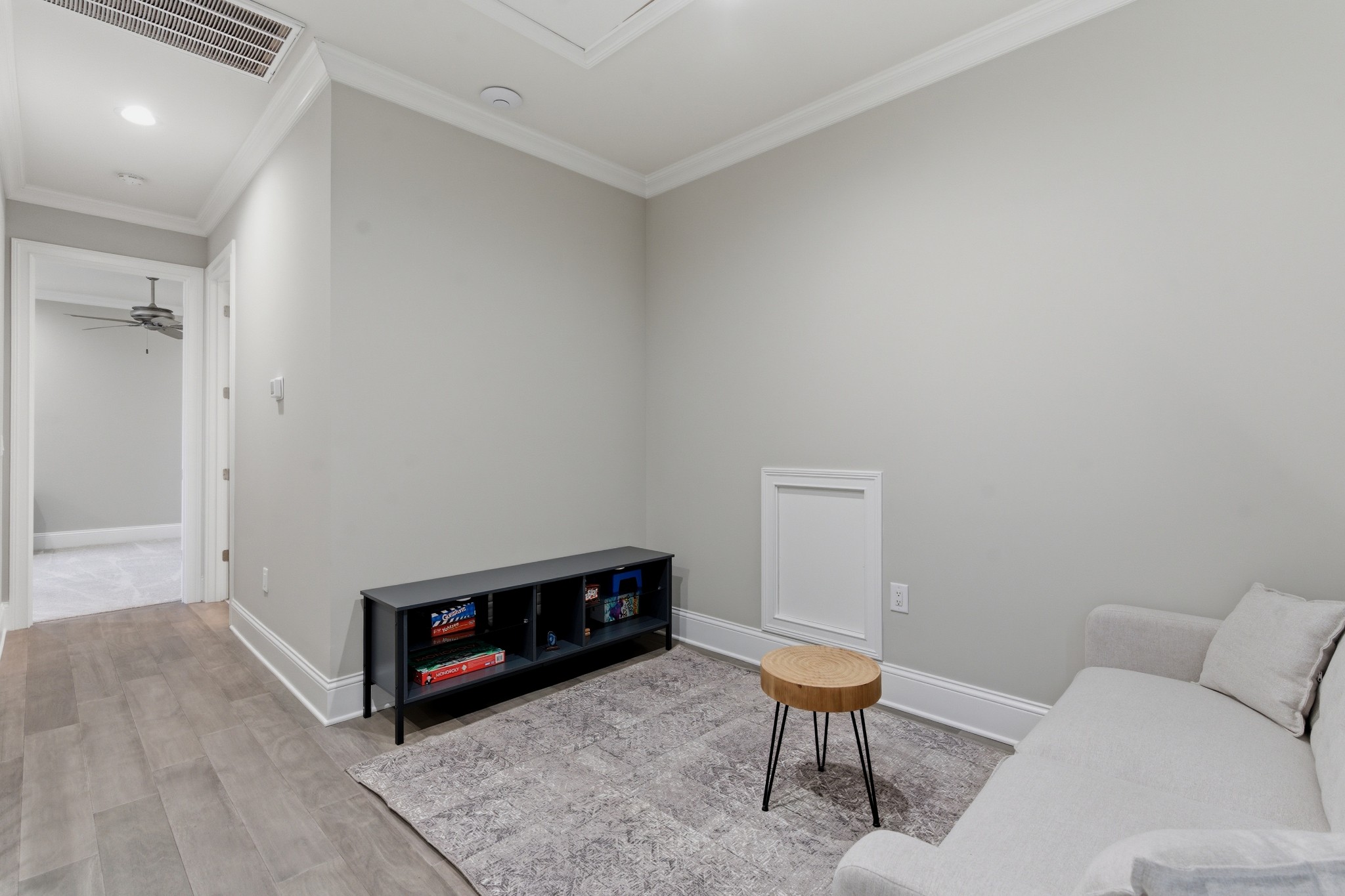 1024 Club View Drive Unit: B301