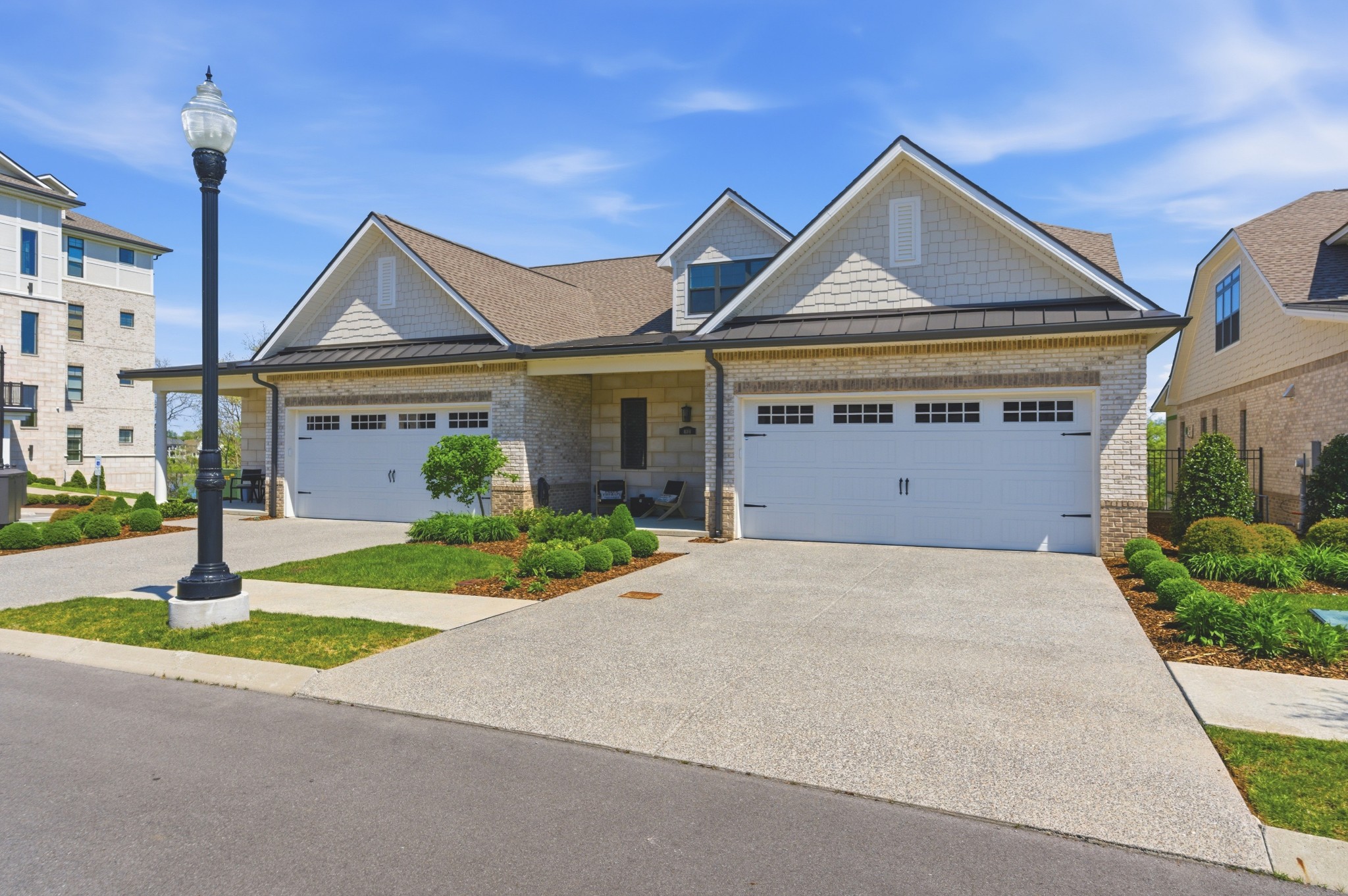 1024 Club View Drive Unit: B301