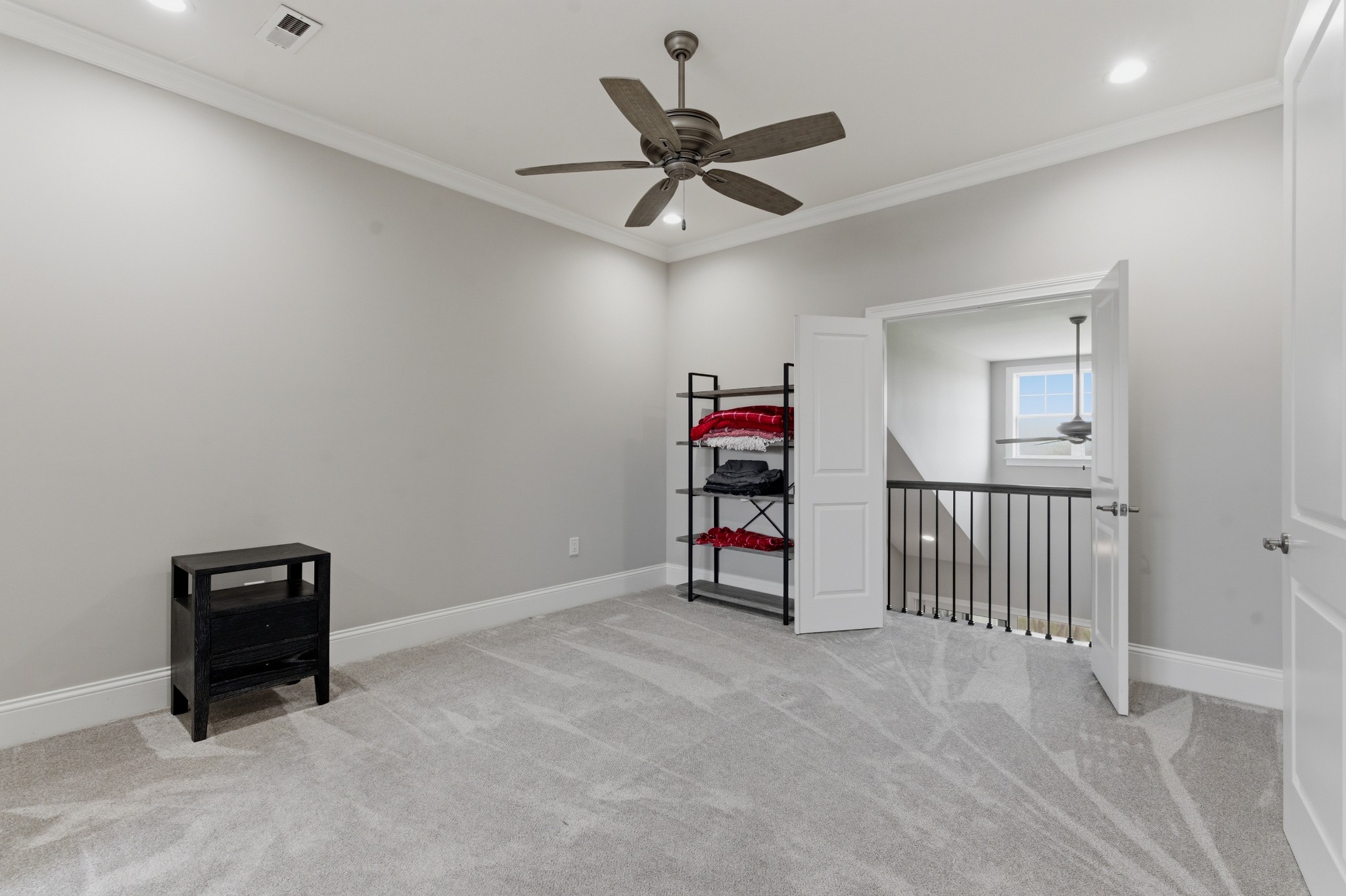 1024 Club View Drive Unit: B301