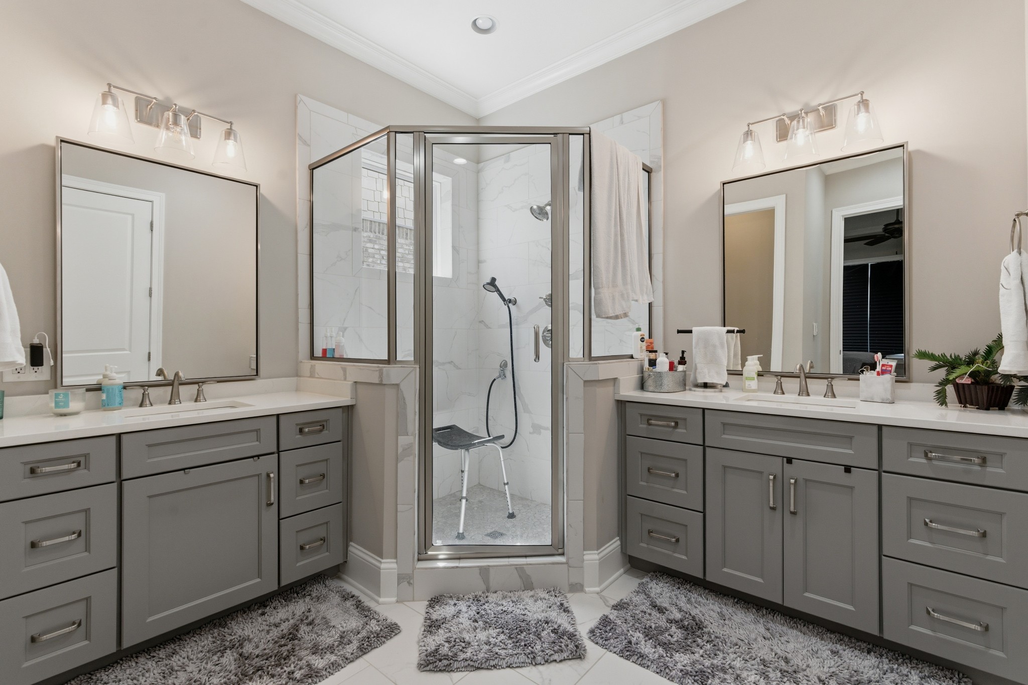 1024 Club View Drive Unit: B301