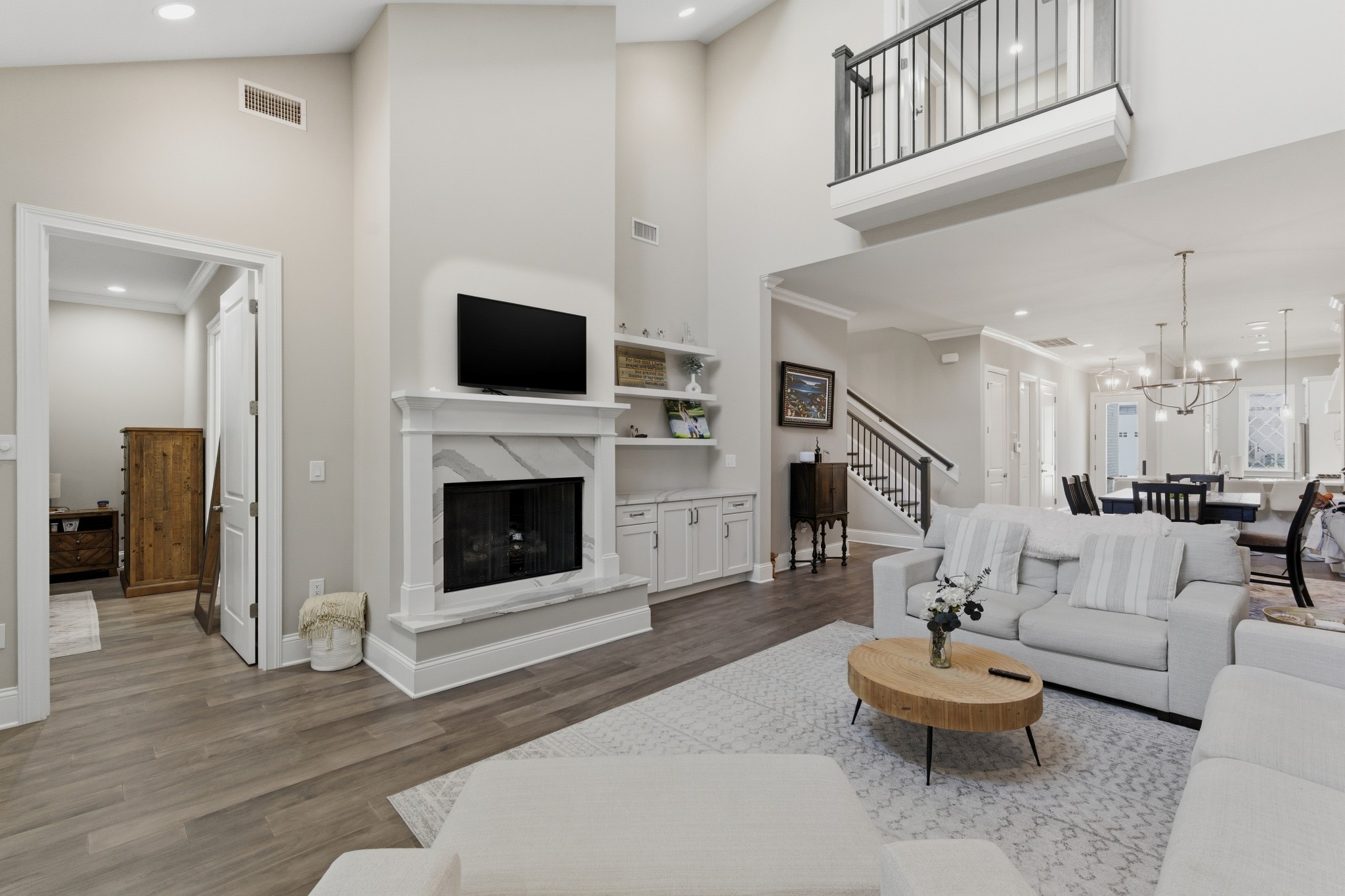 1024 Club View Drive Unit: B301