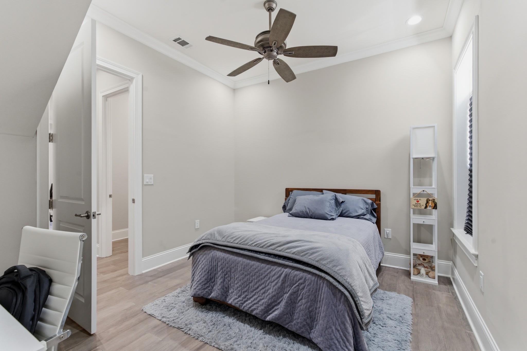 1024 Club View Drive Unit: B301