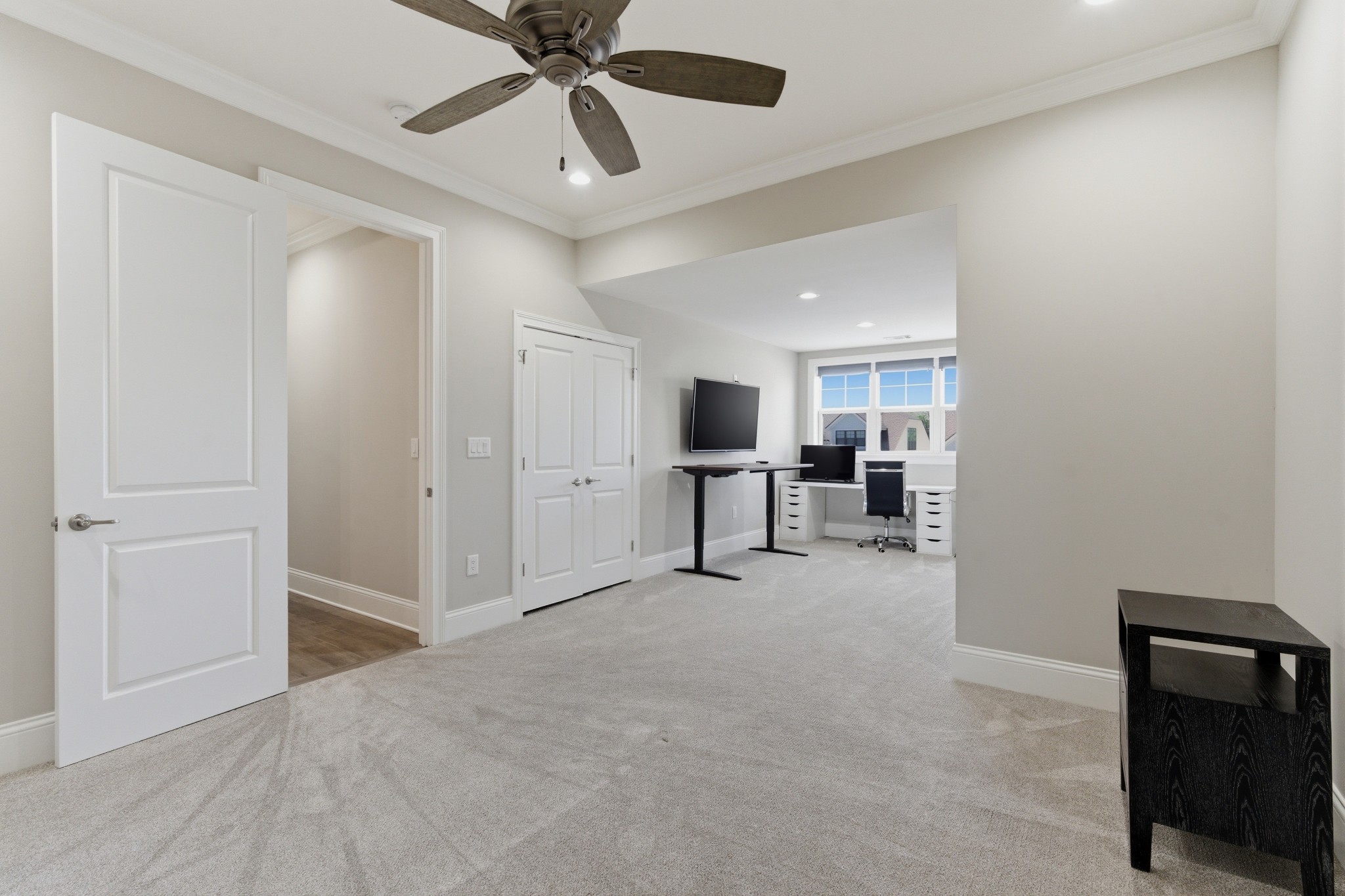 1024 Club View Drive Unit: B301