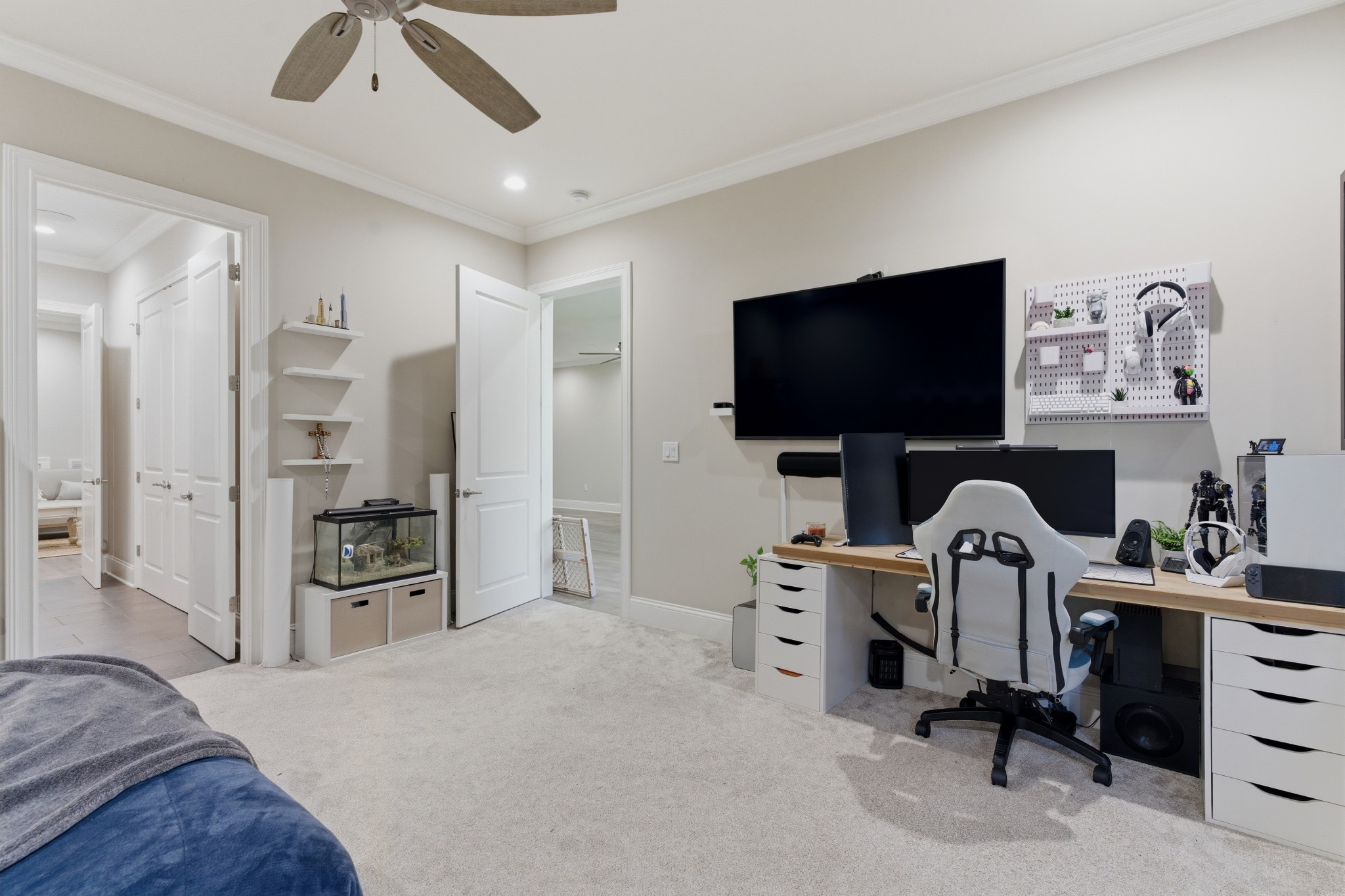 1024 Club View Drive Unit: B301