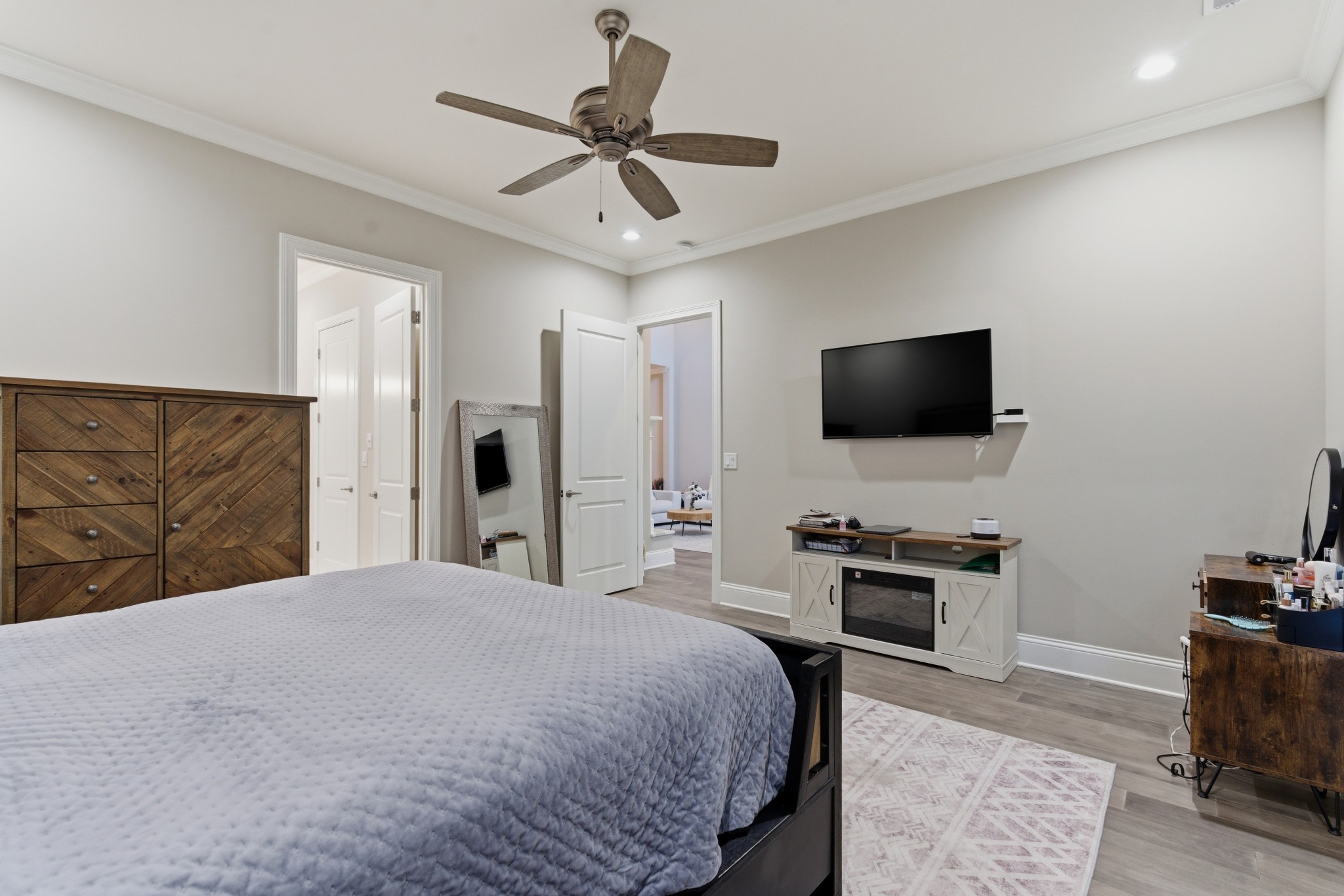 1024 Club View Drive Unit: B301