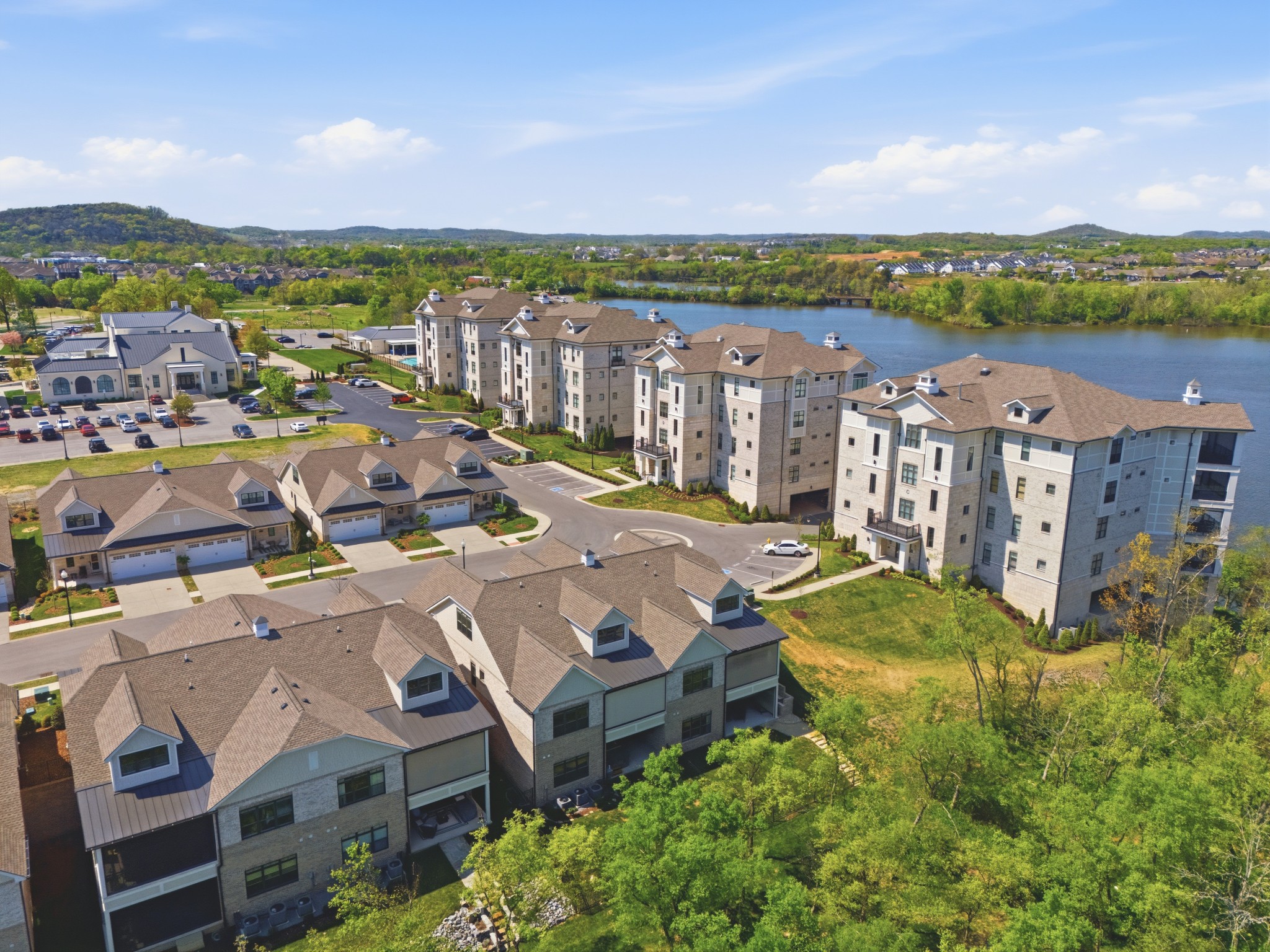 1024 Club View Drive Unit: B301