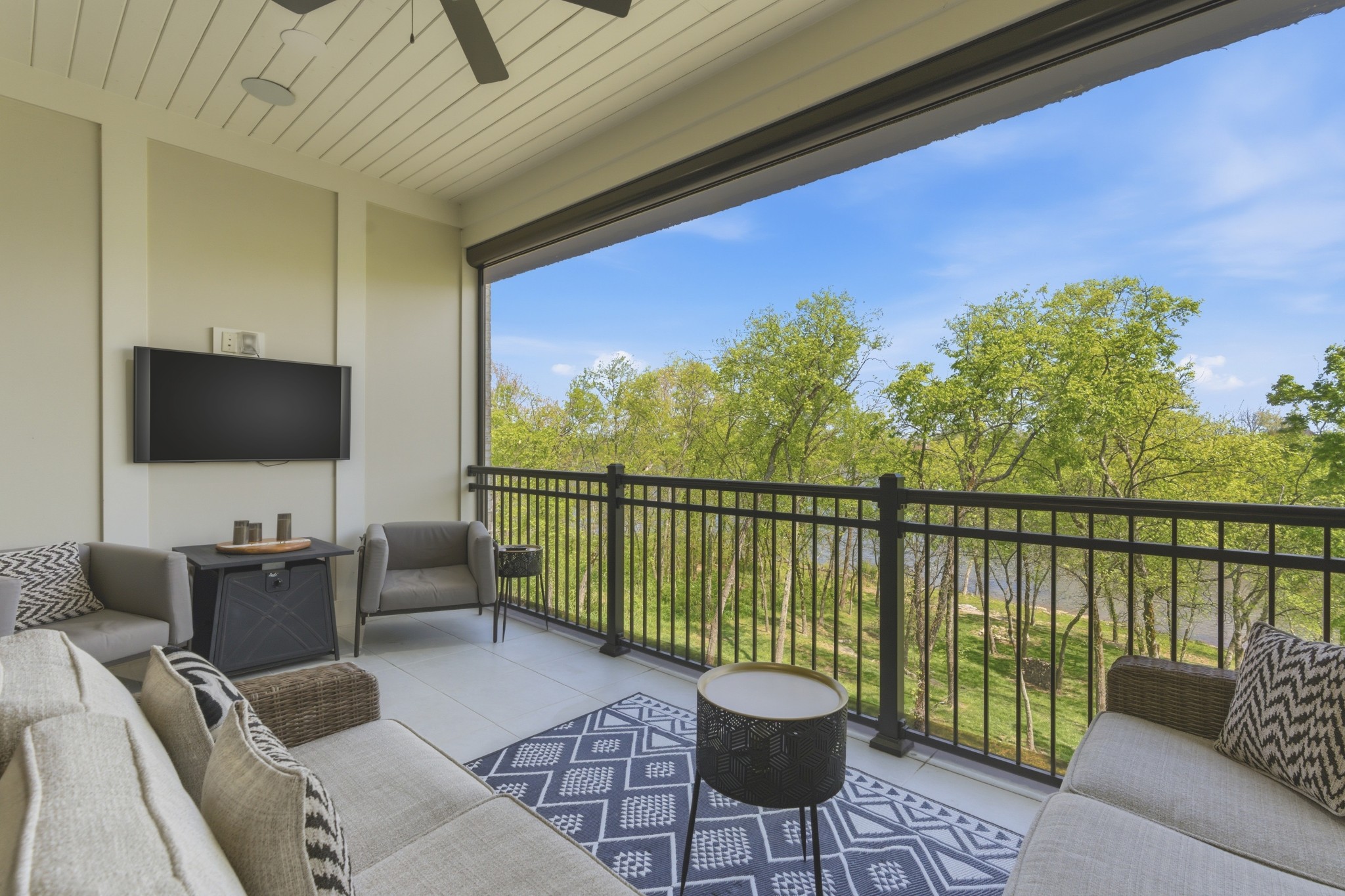 1024 Club View Drive Unit: B301