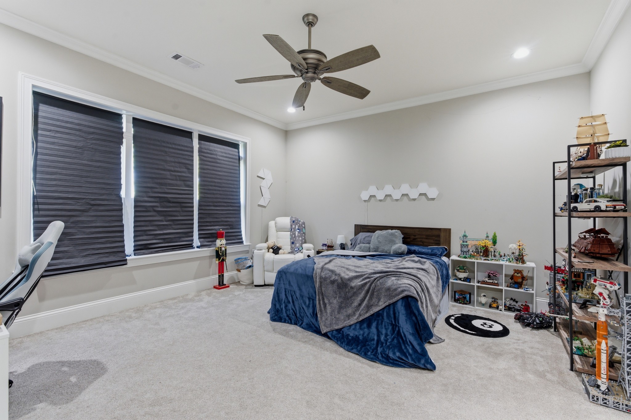 1024 Club View Drive Unit: B301