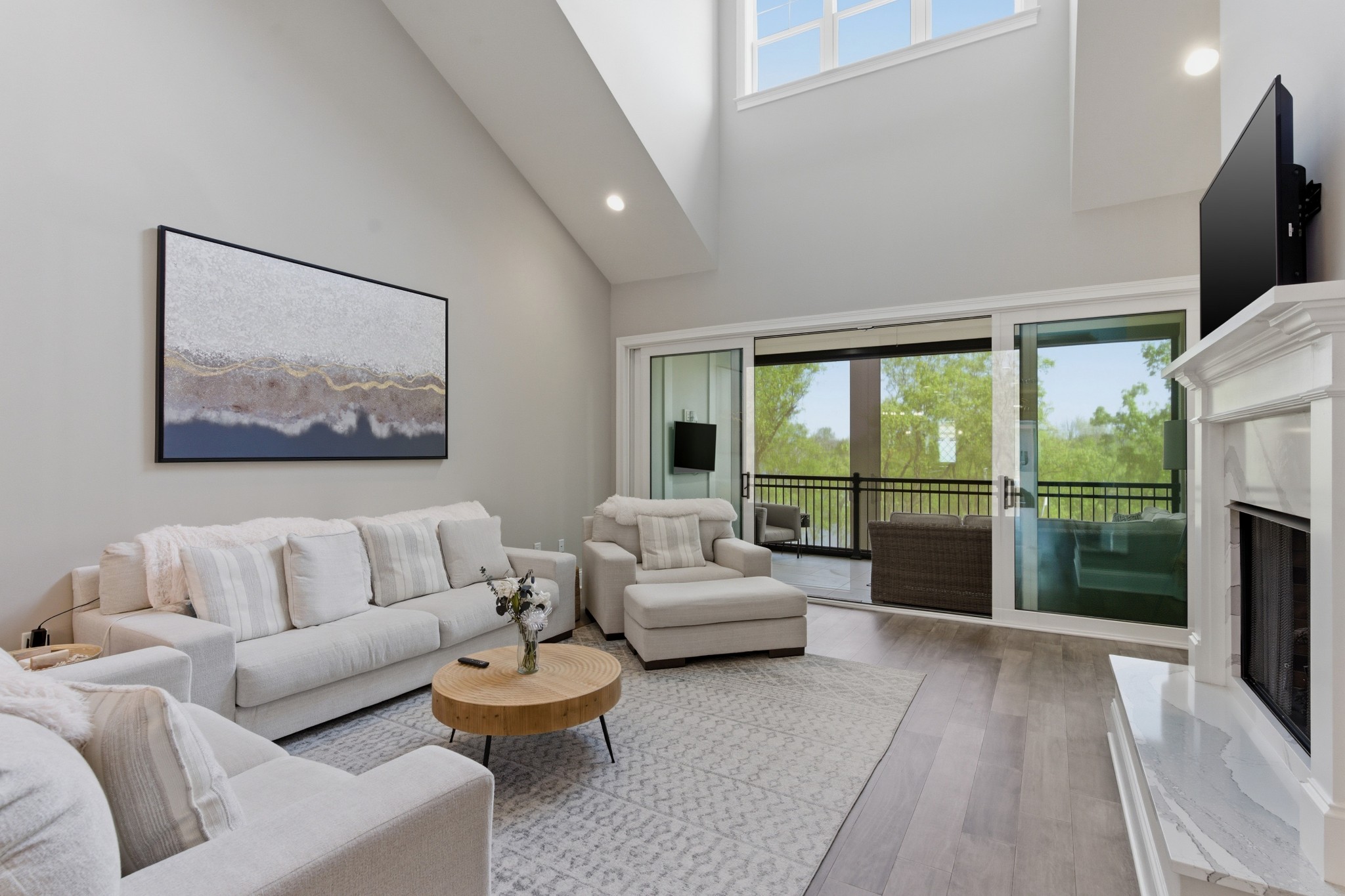 1024 Club View Drive Unit: B301