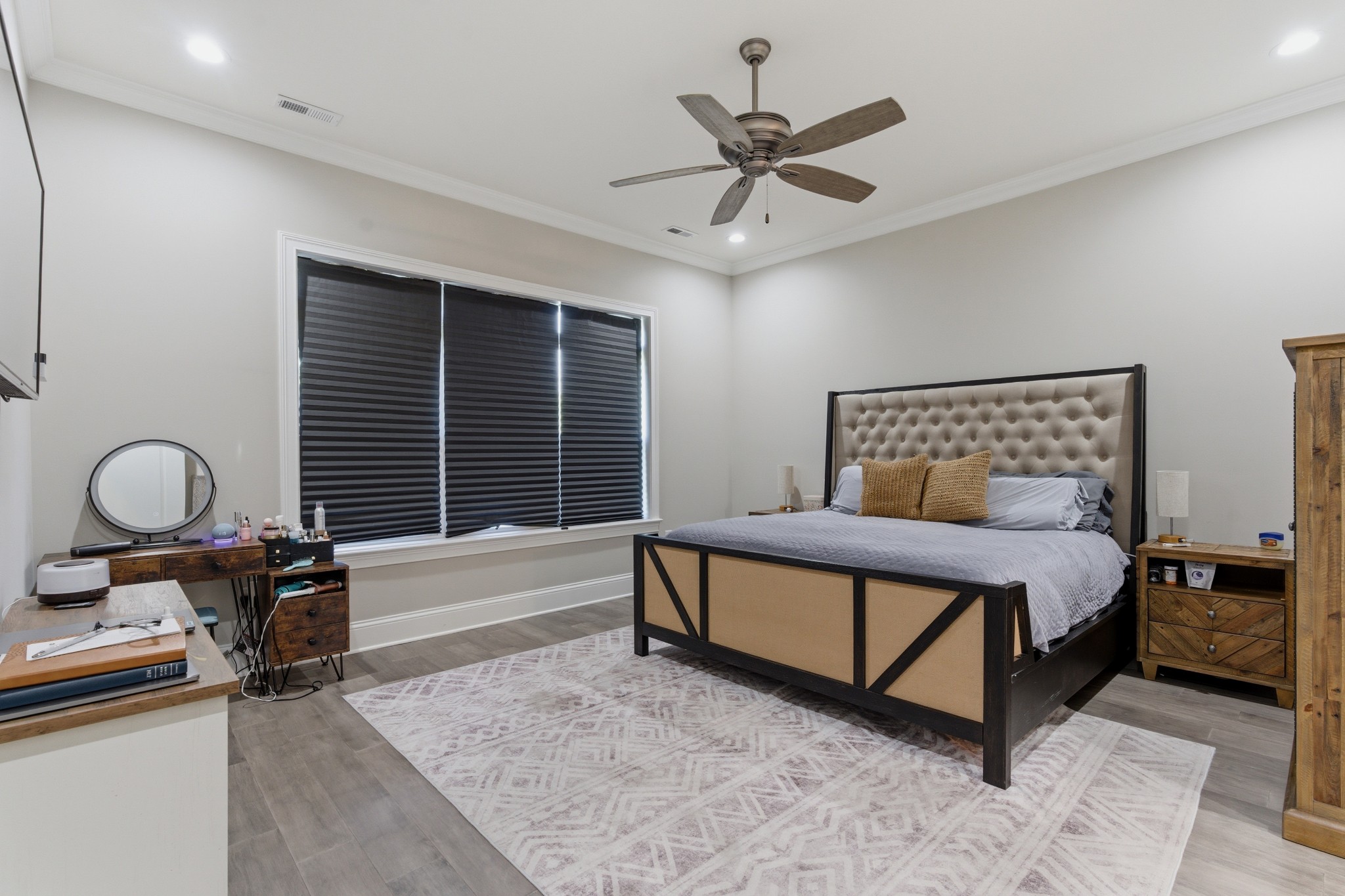 1024 Club View Drive Unit: B301