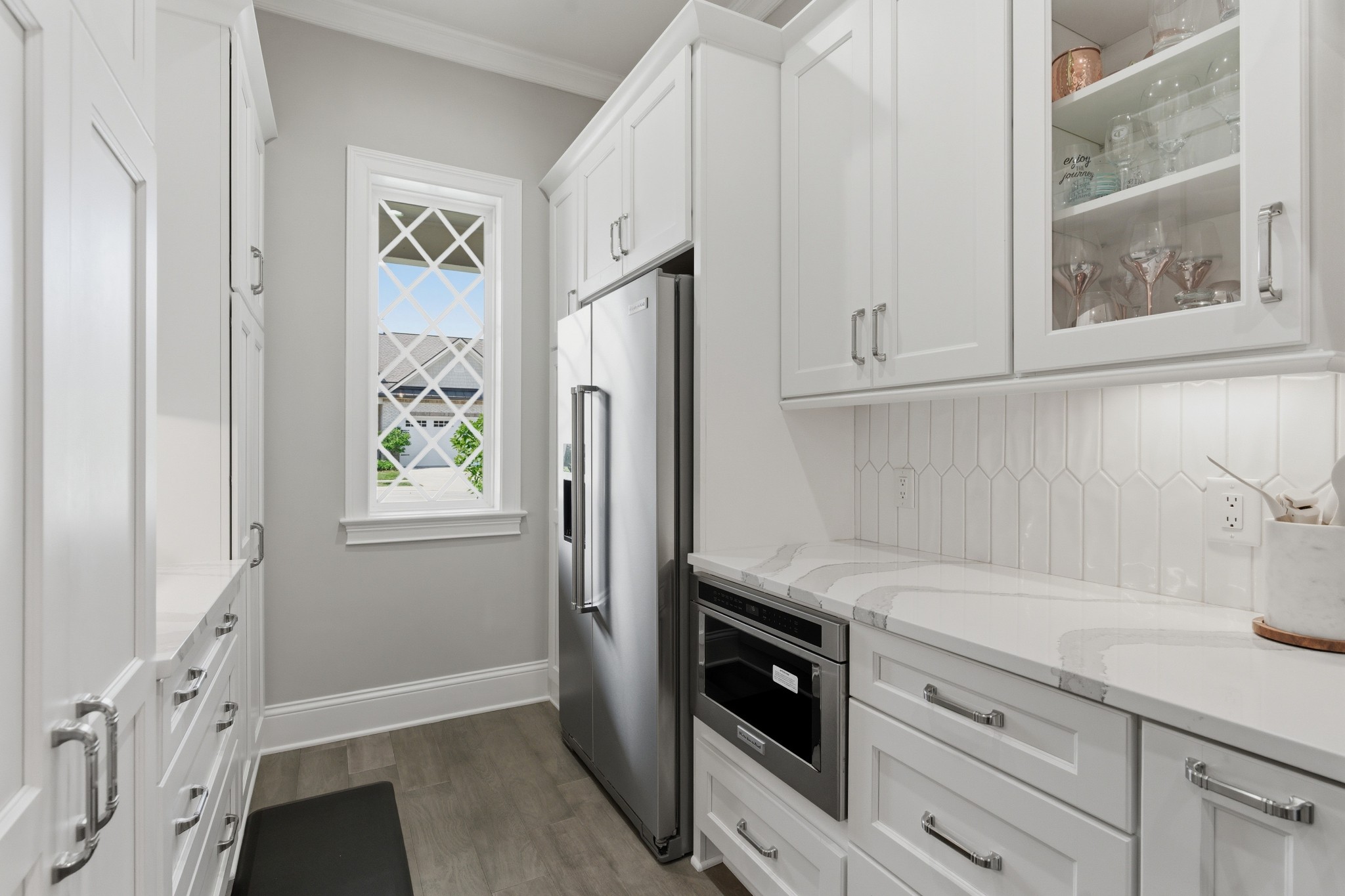 1024 Club View Drive Unit: B301