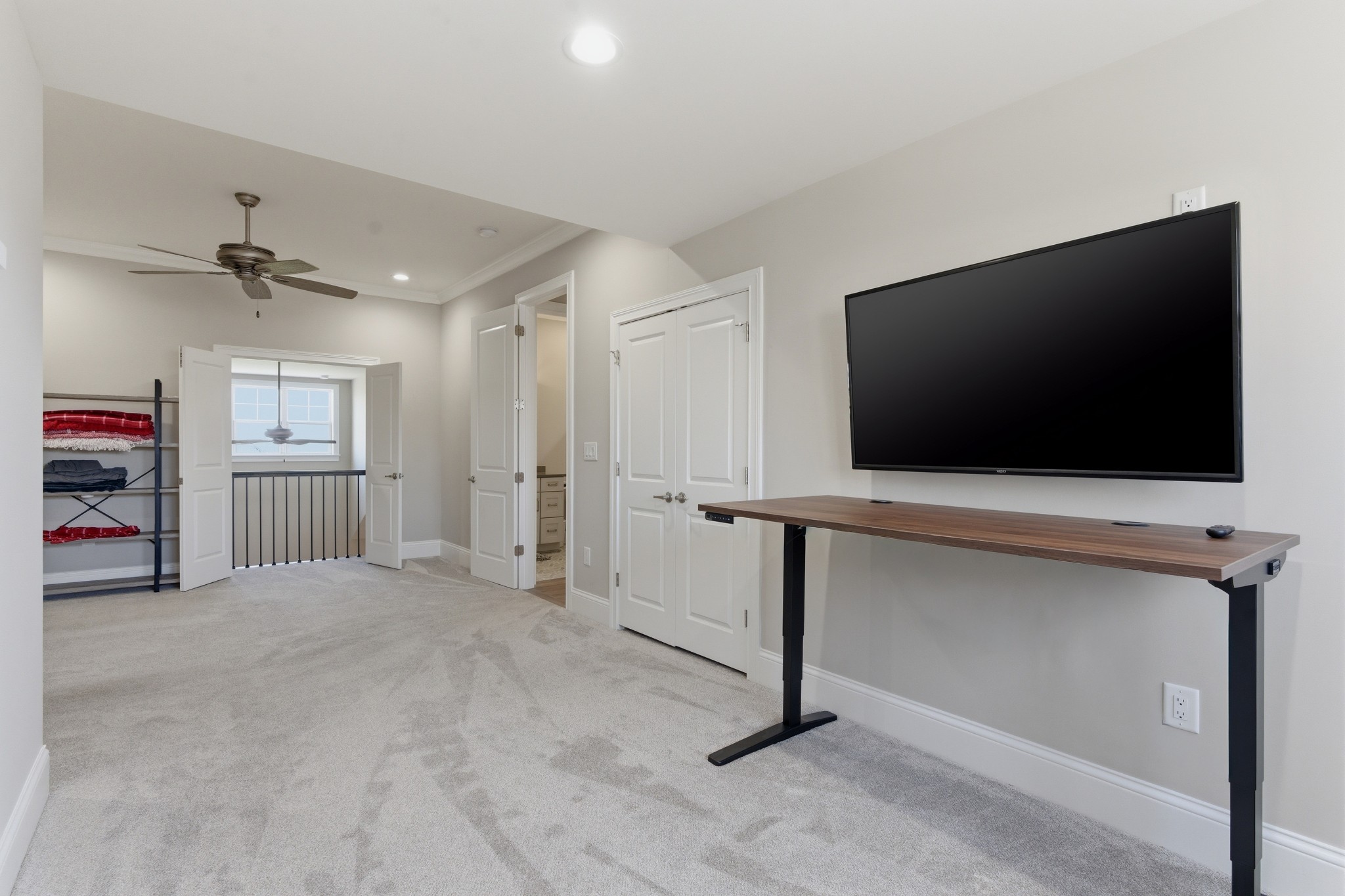 1024 Club View Drive Unit: B301