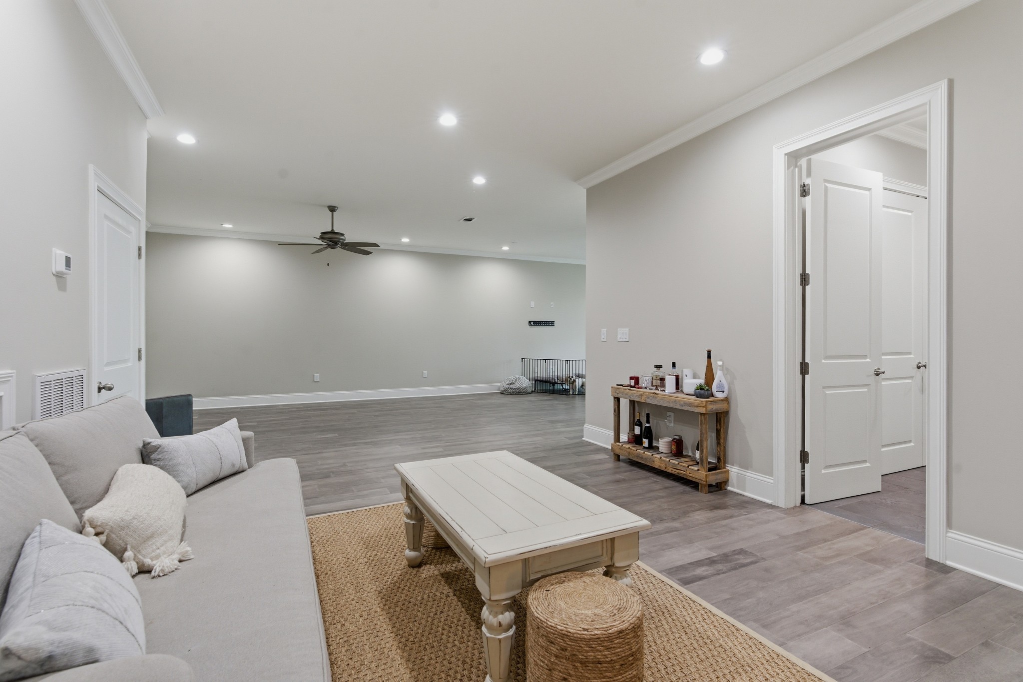 1024 Club View Drive Unit: B301