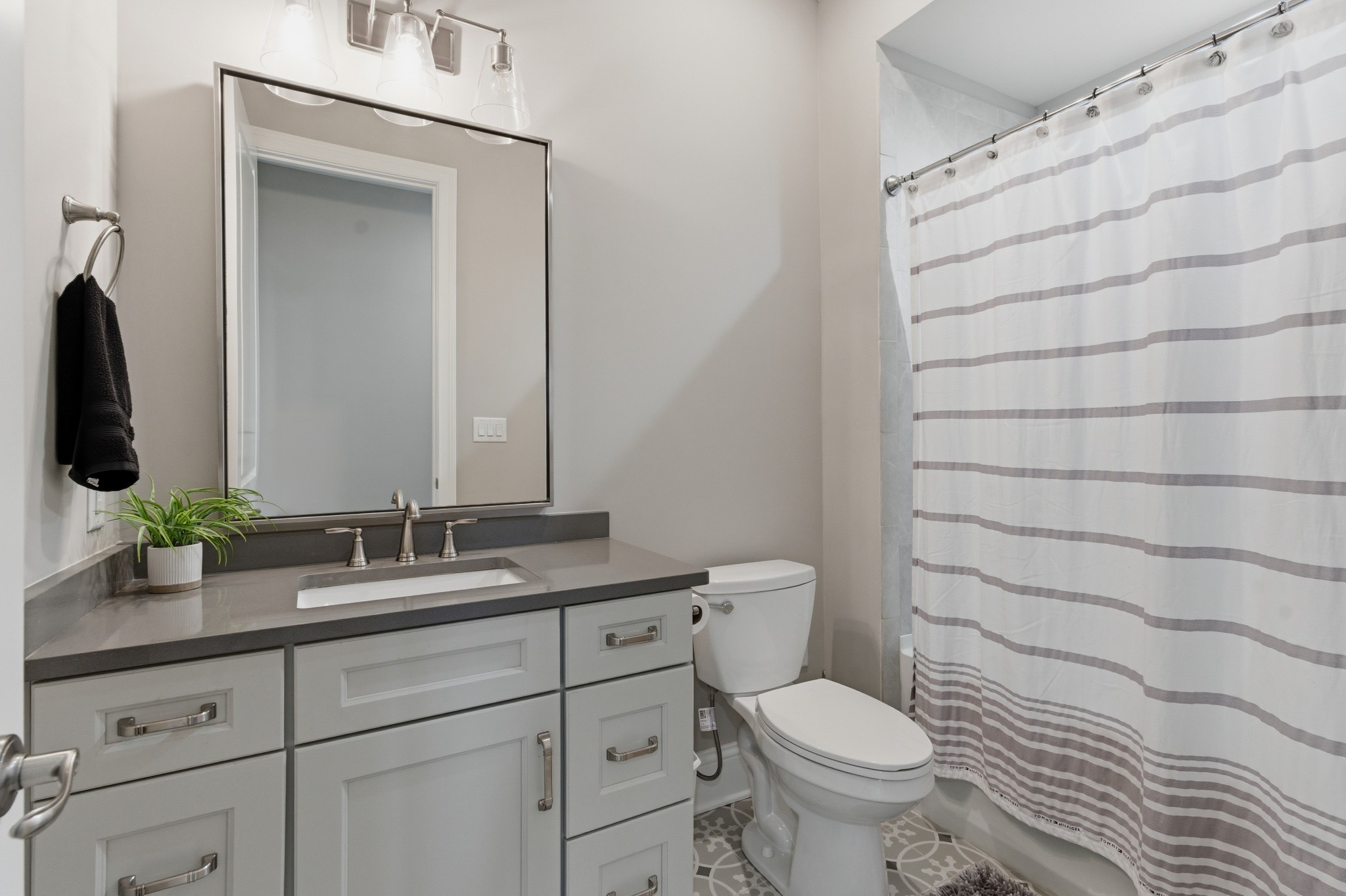 1024 Club View Drive Unit: B301