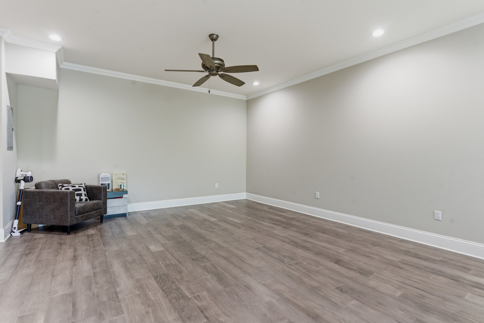 1024 Club View Drive Unit: B301