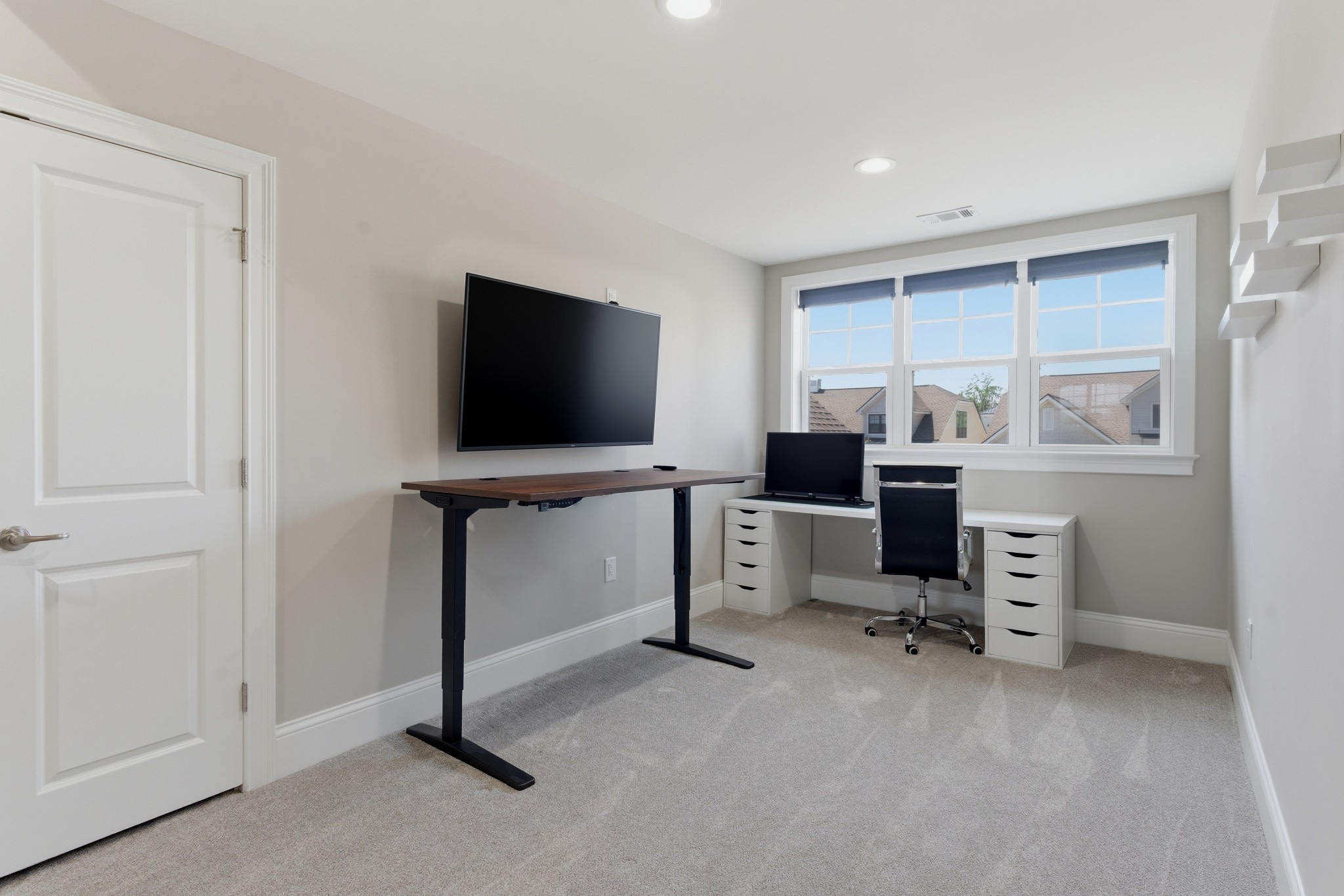 1024 Club View Drive Unit: B301