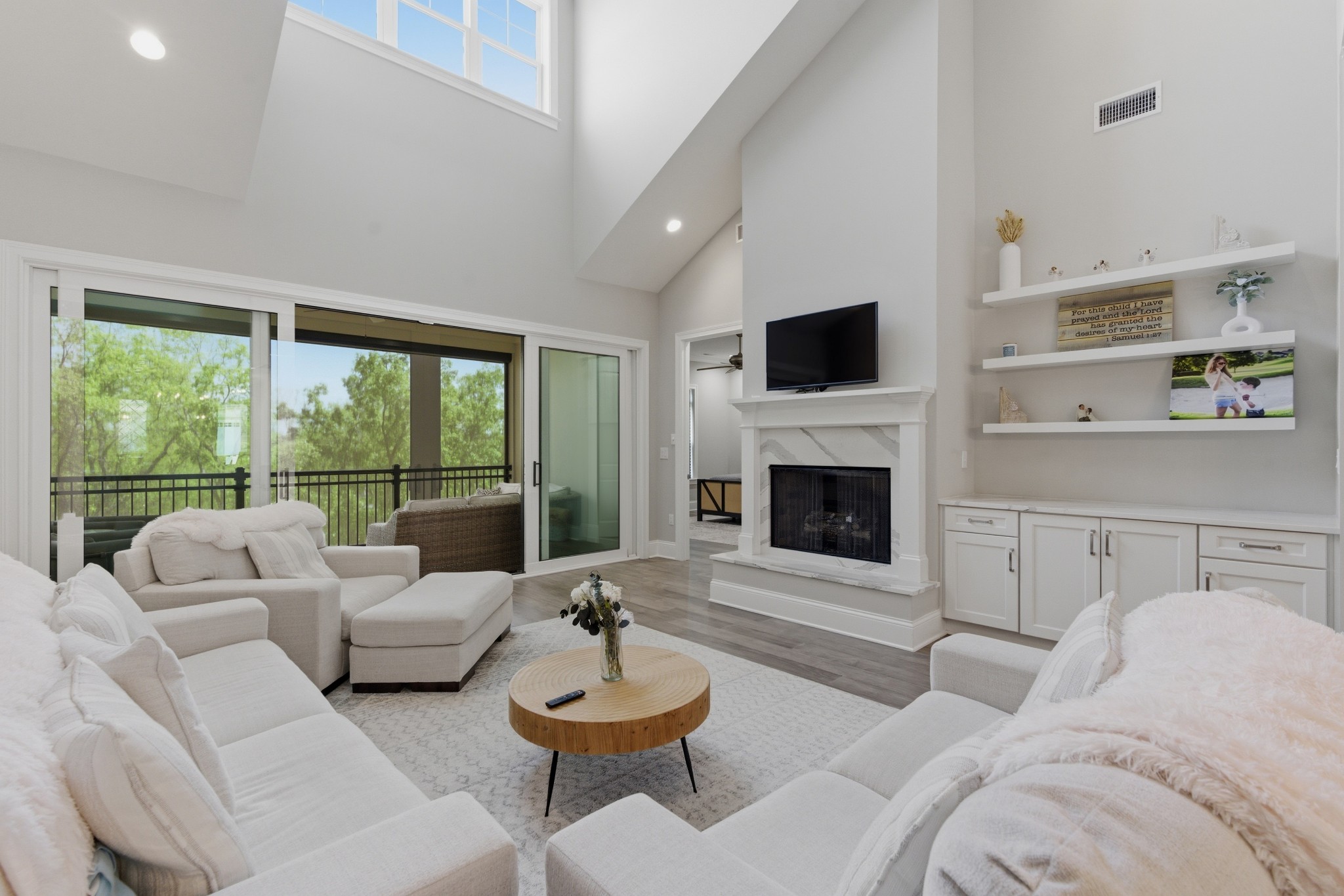 1024 Club View Drive Unit: B301