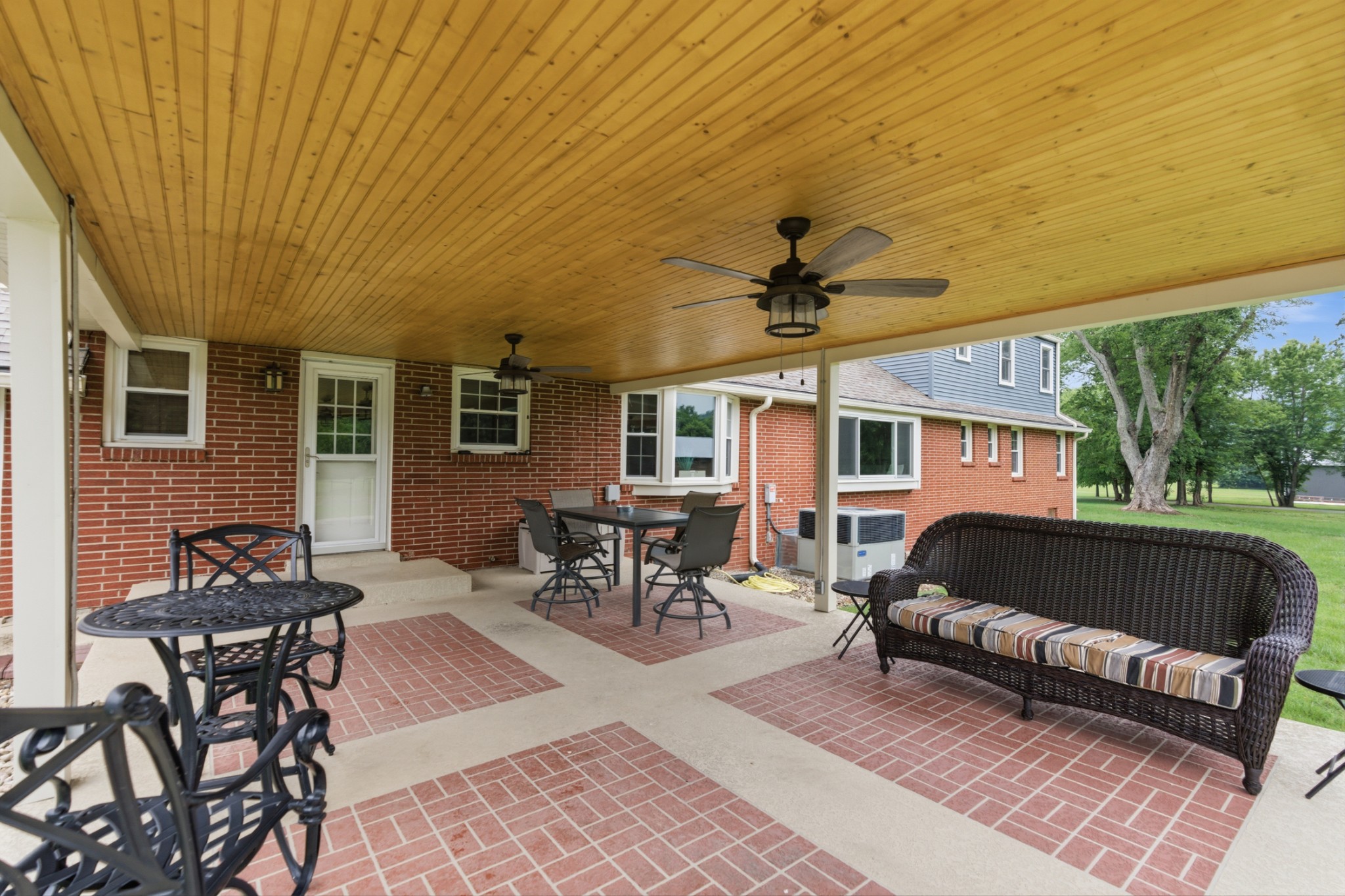 1108 Lakeview Dr