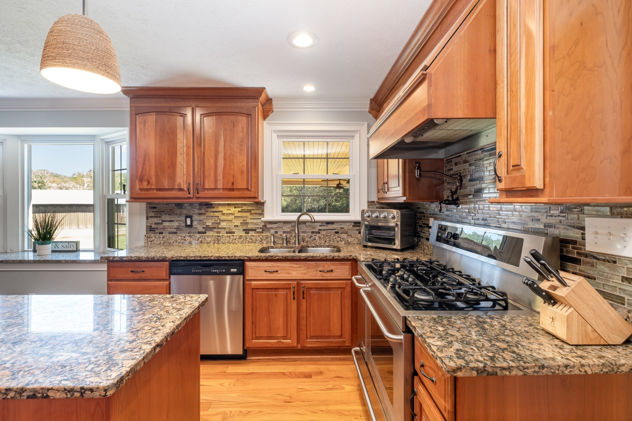 1108 Lakeview Dr