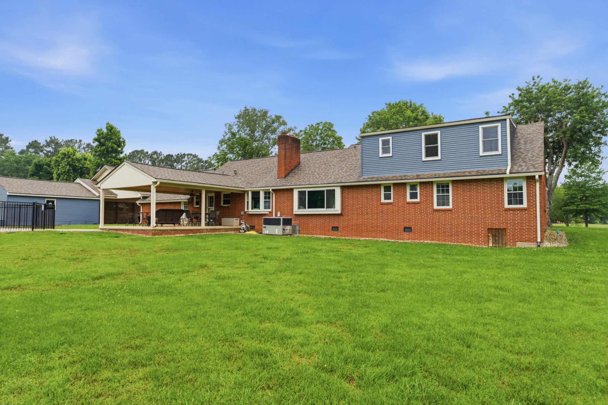1108 Lakeview Dr