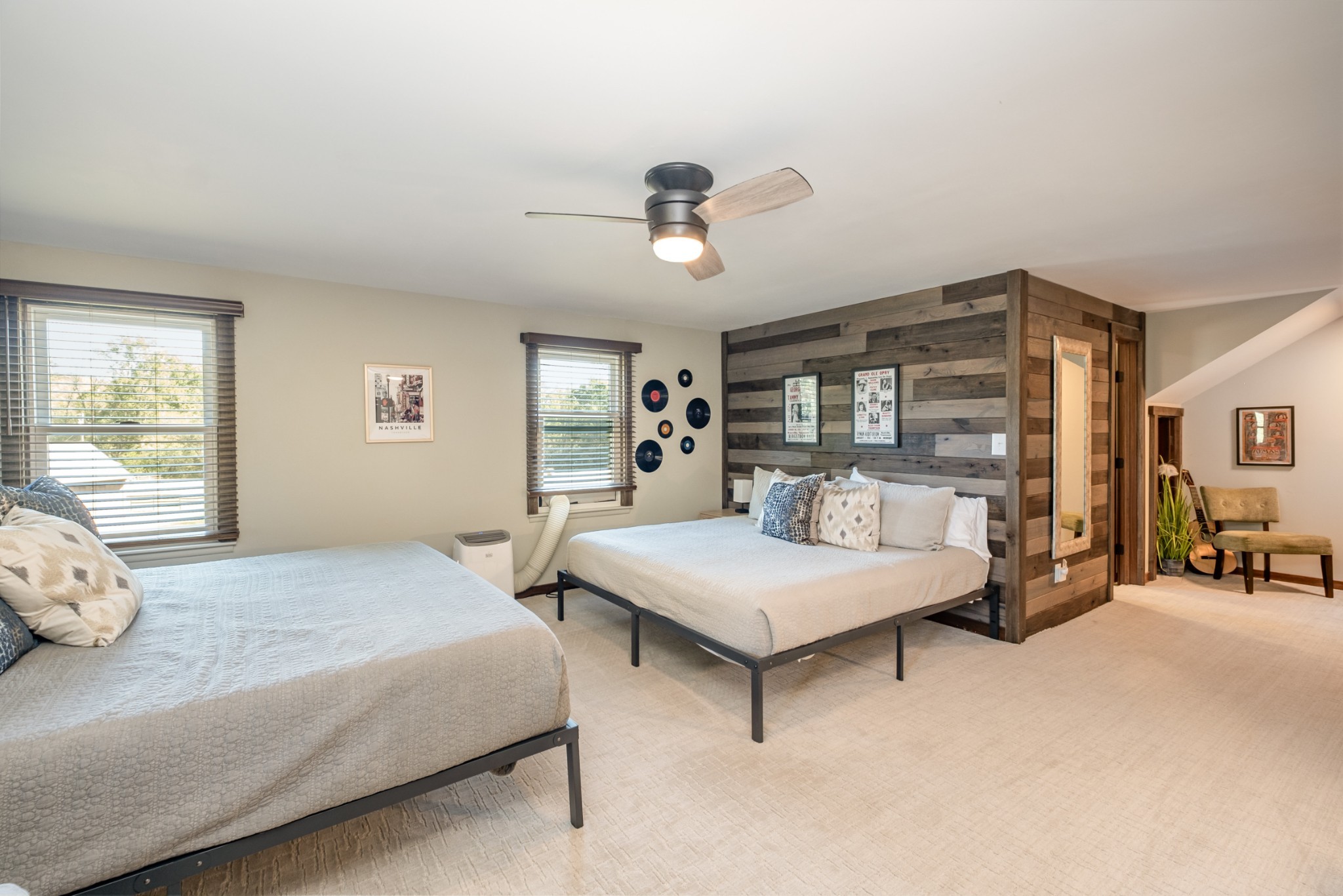 1108 Lakeview Dr