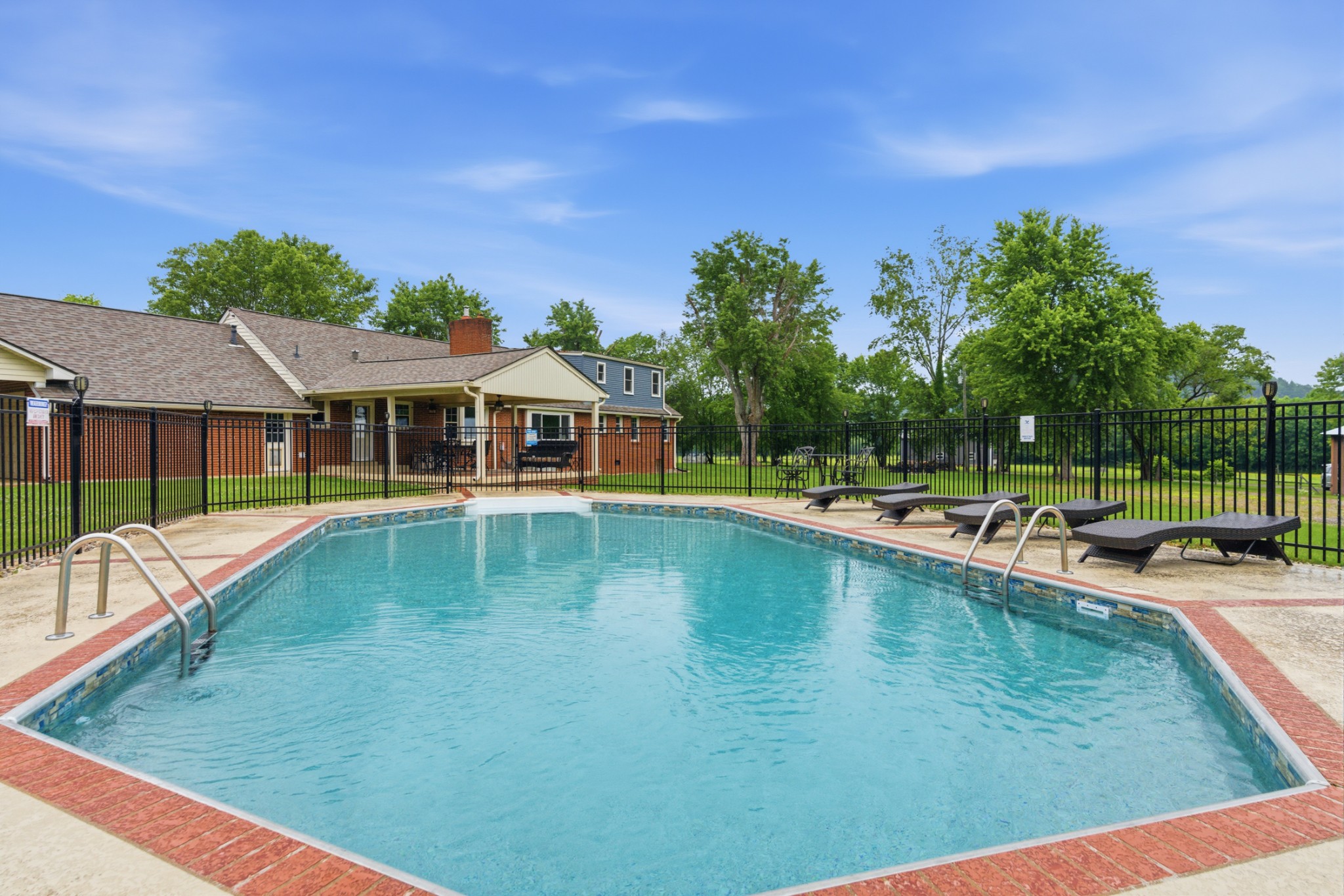 1108 Lakeview Dr