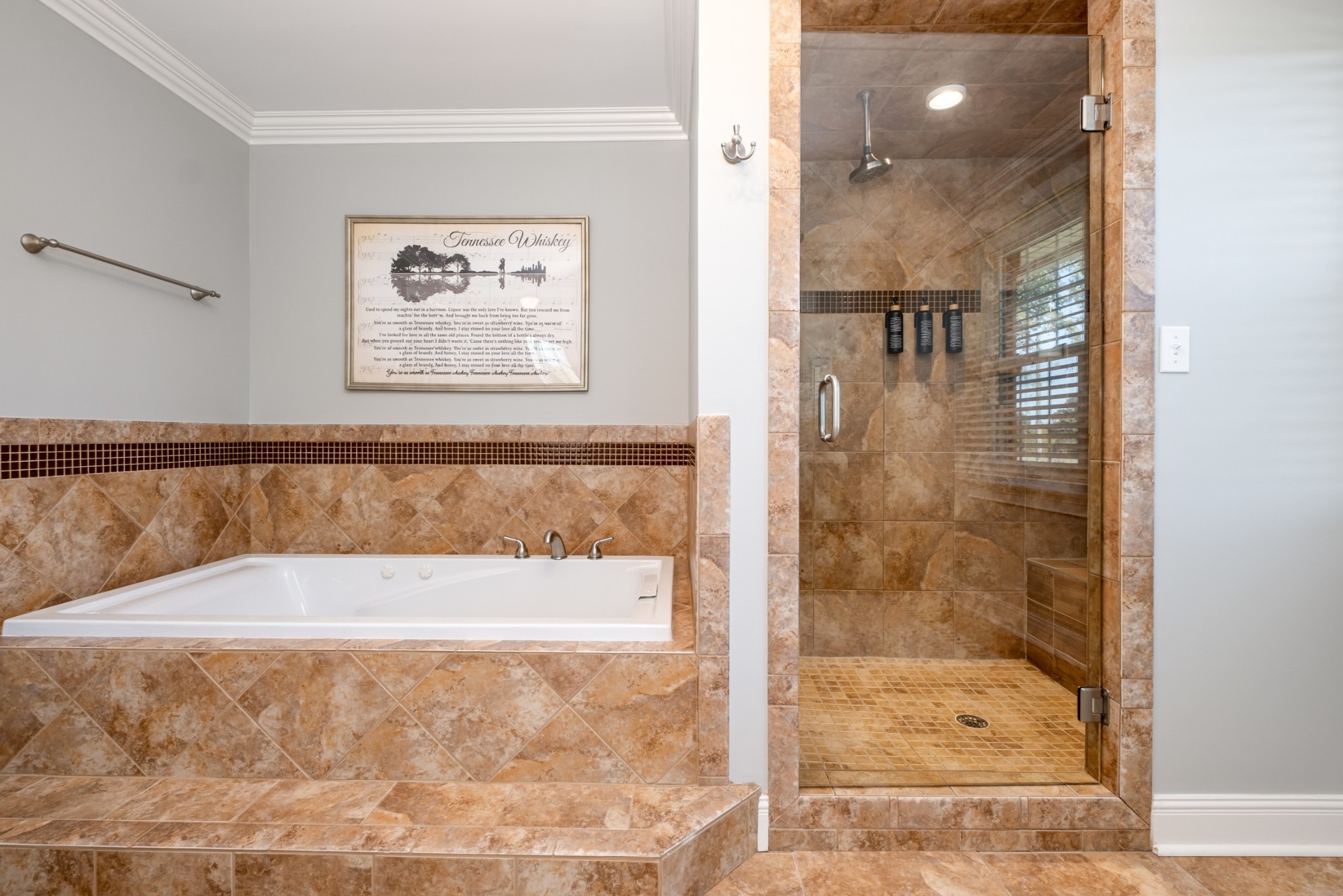 1108 Lakeview Dr