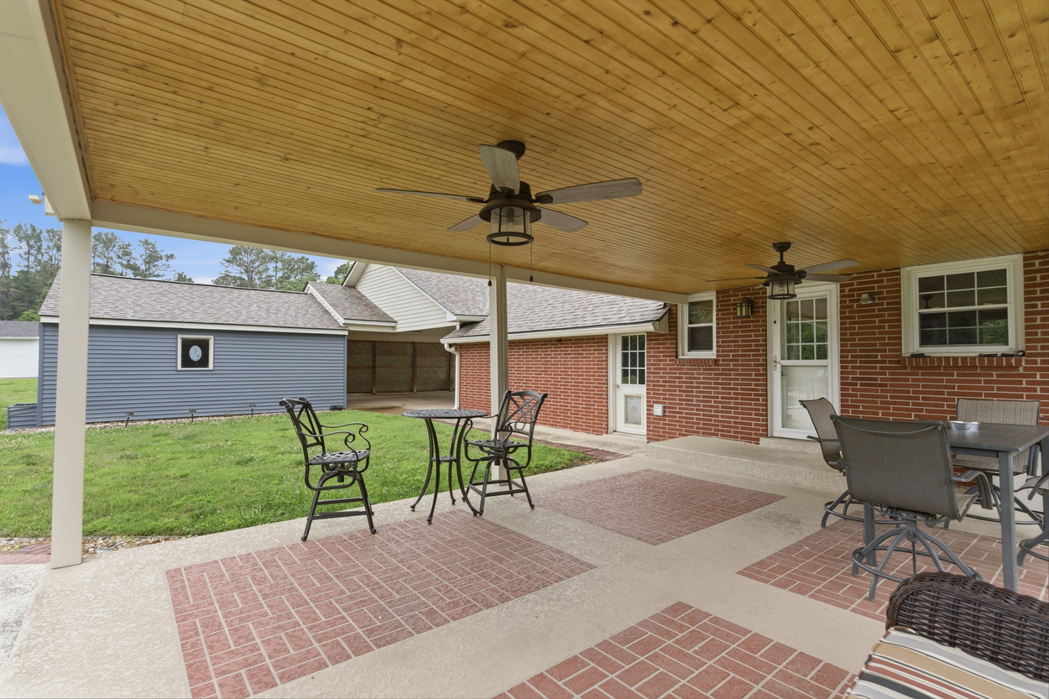 1108 Lakeview Dr