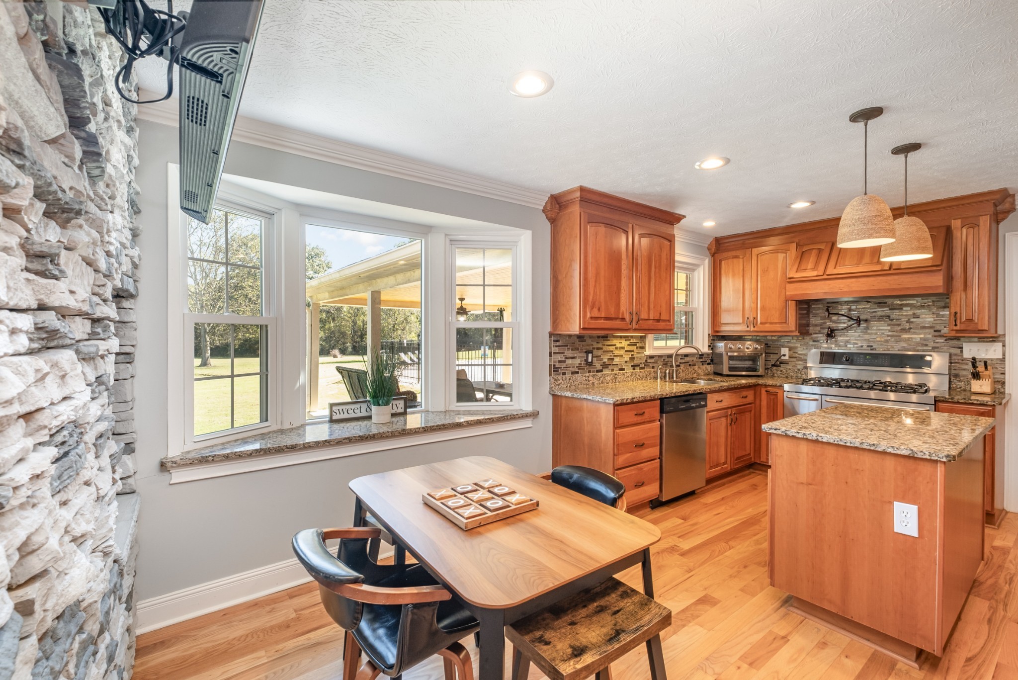 1108 Lakeview Dr