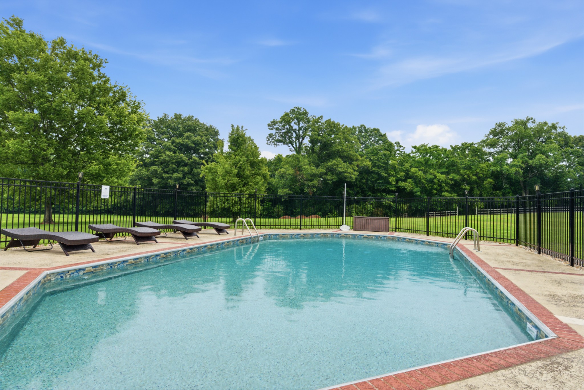 1108 Lakeview Dr