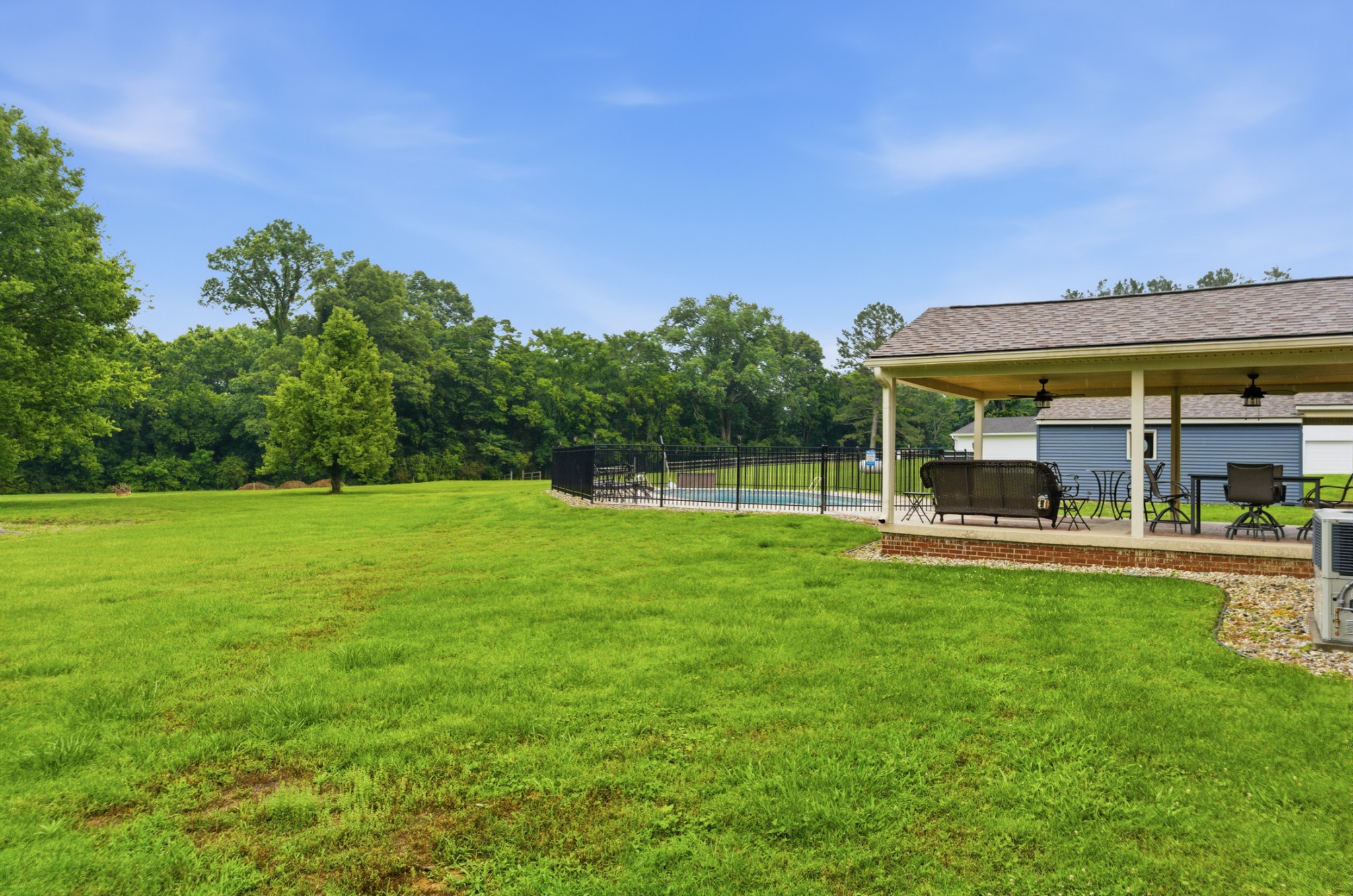 1108 Lakeview Dr