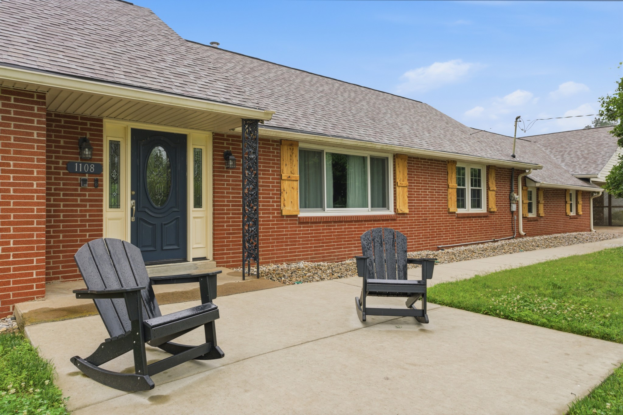 1108 Lakeview Dr