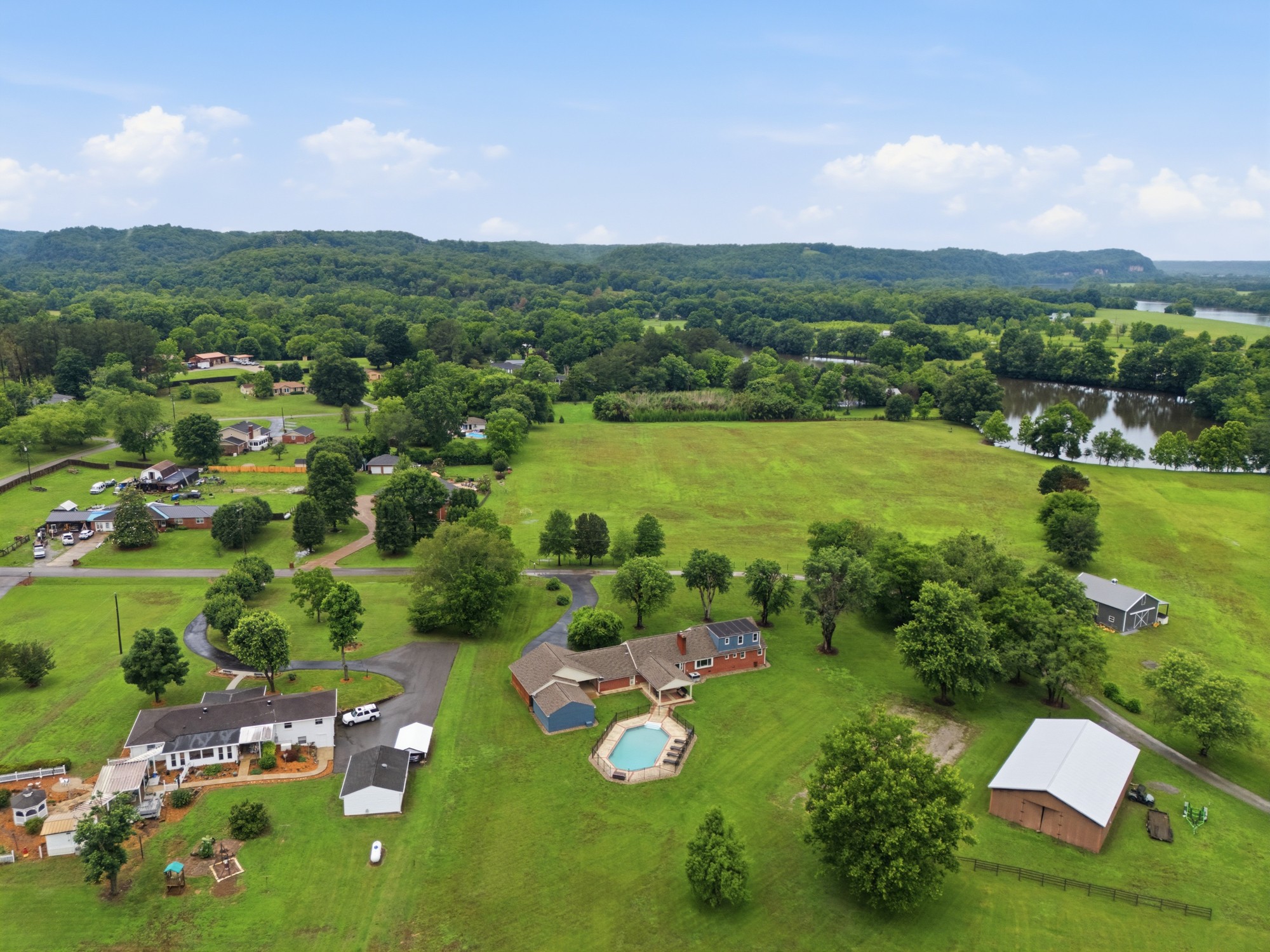 1108 Lakeview Dr