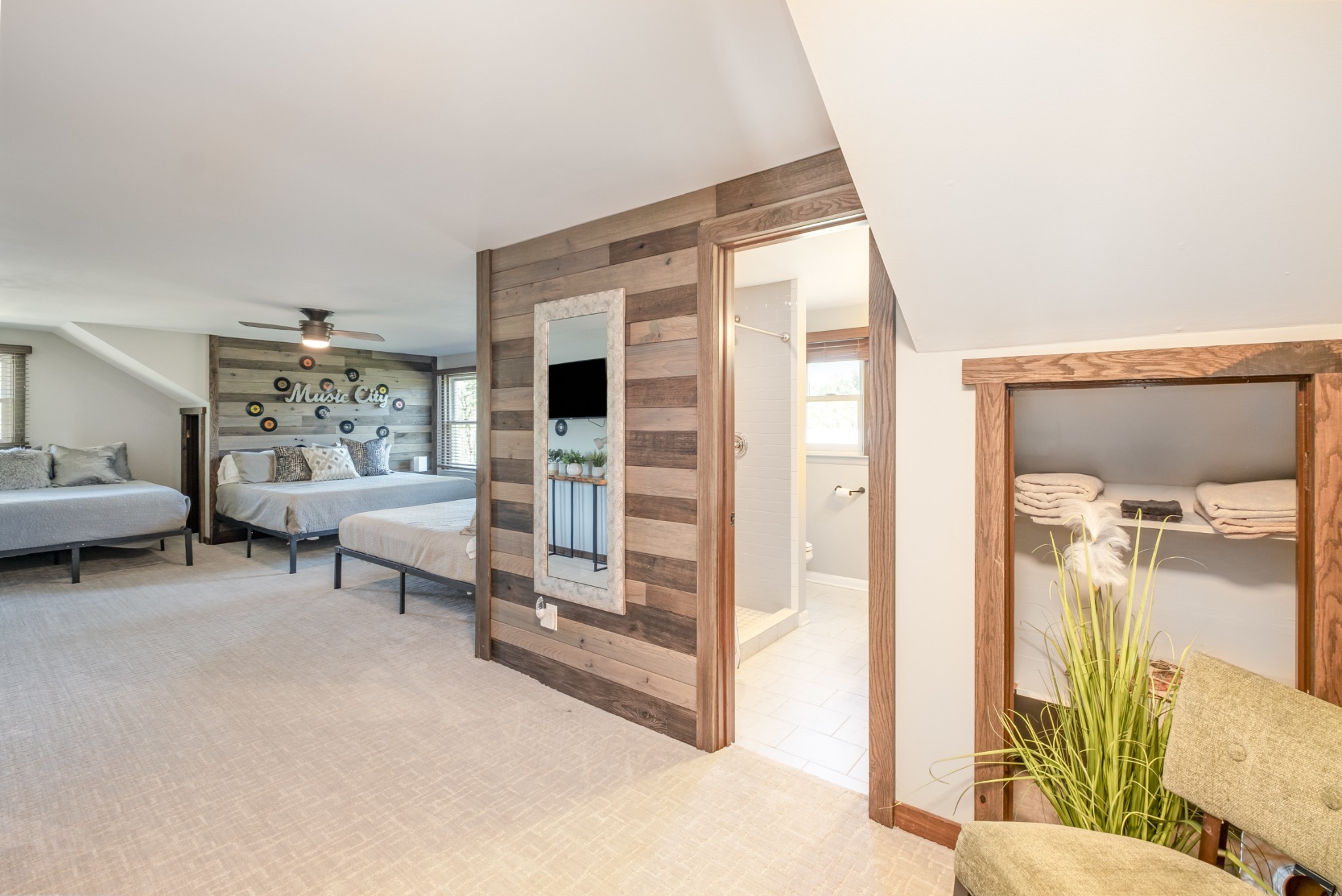 1108 Lakeview Dr