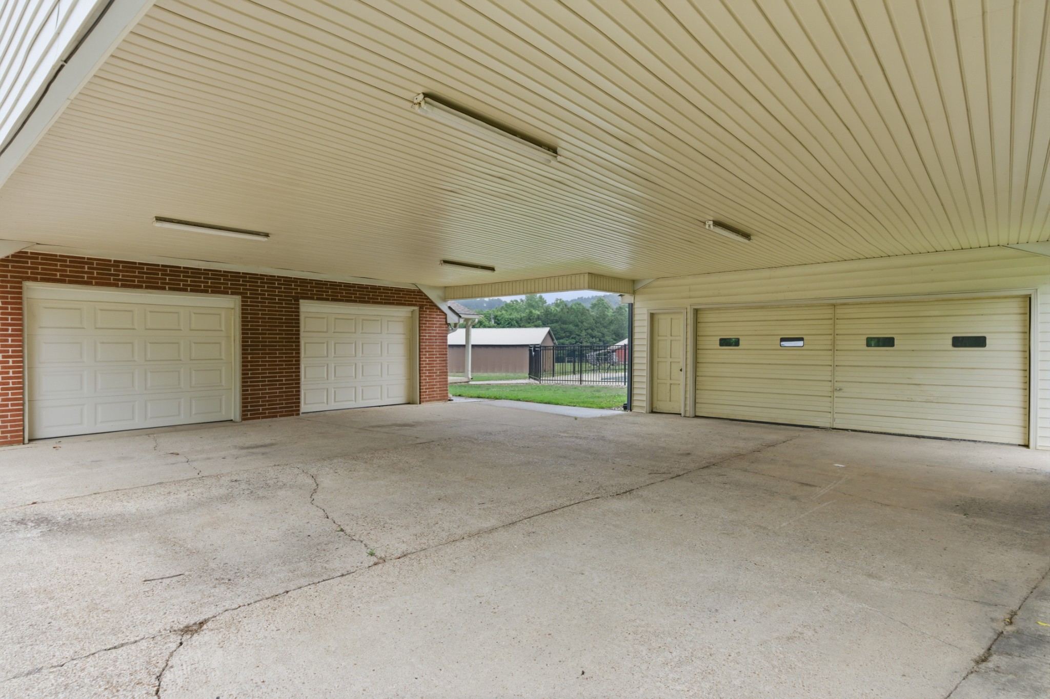 1108 Lakeview Dr