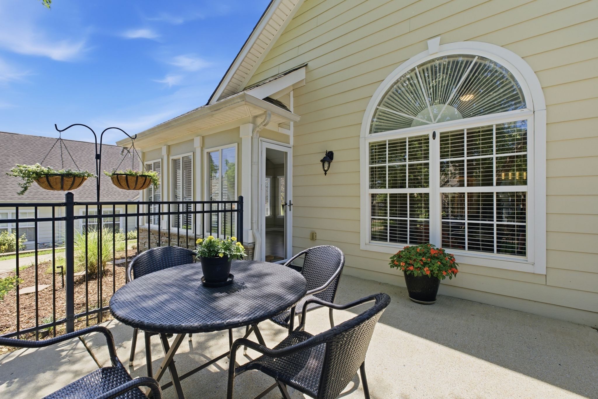 825 Browns Ln Unit: 1602
