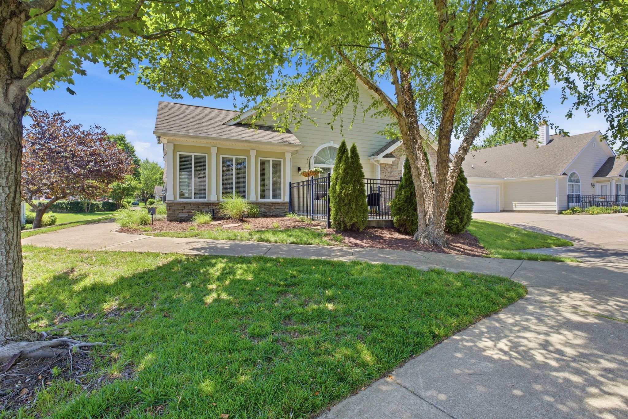 825 Browns Ln Unit: 1602